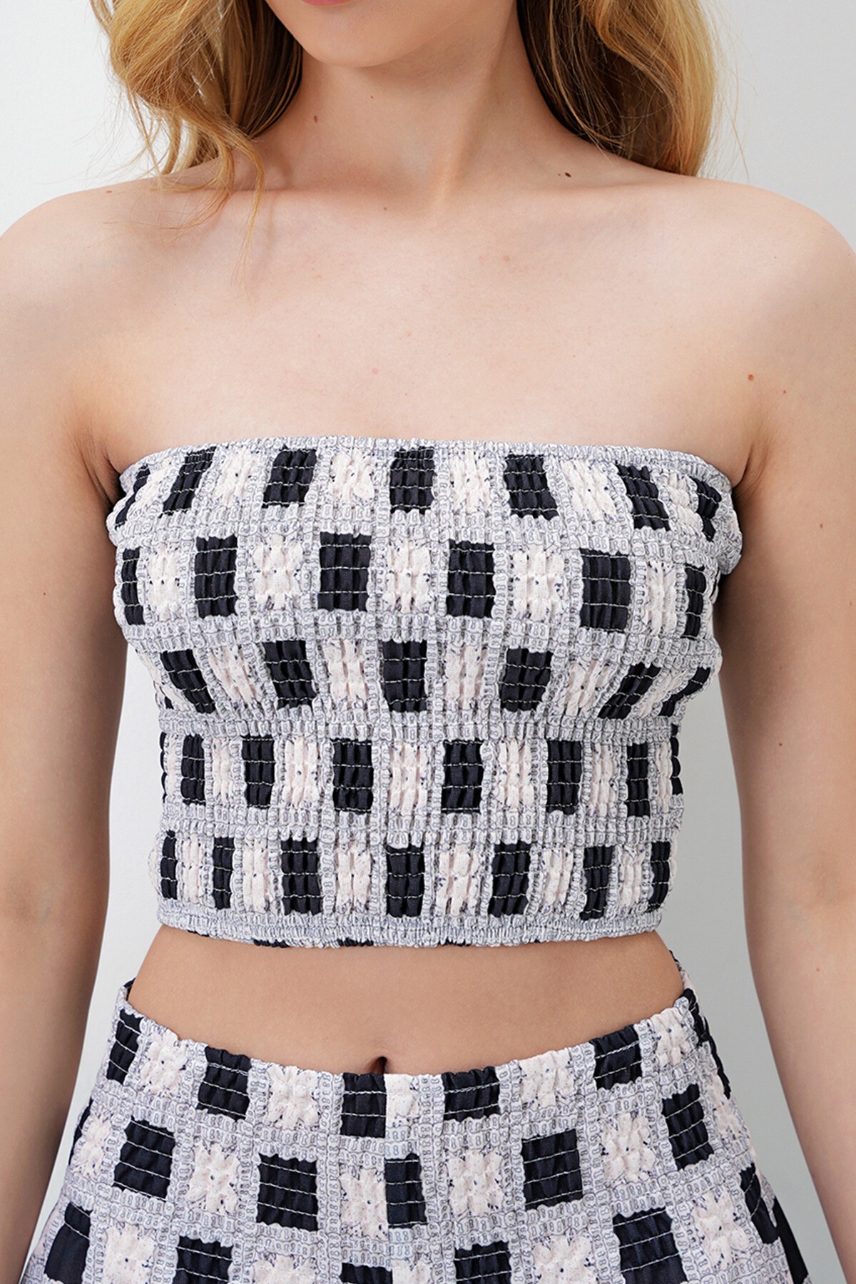 Siyah Beli Gipeli Geniş Paça Pantolon Ve Gipeli Crop Büstiyer Takım