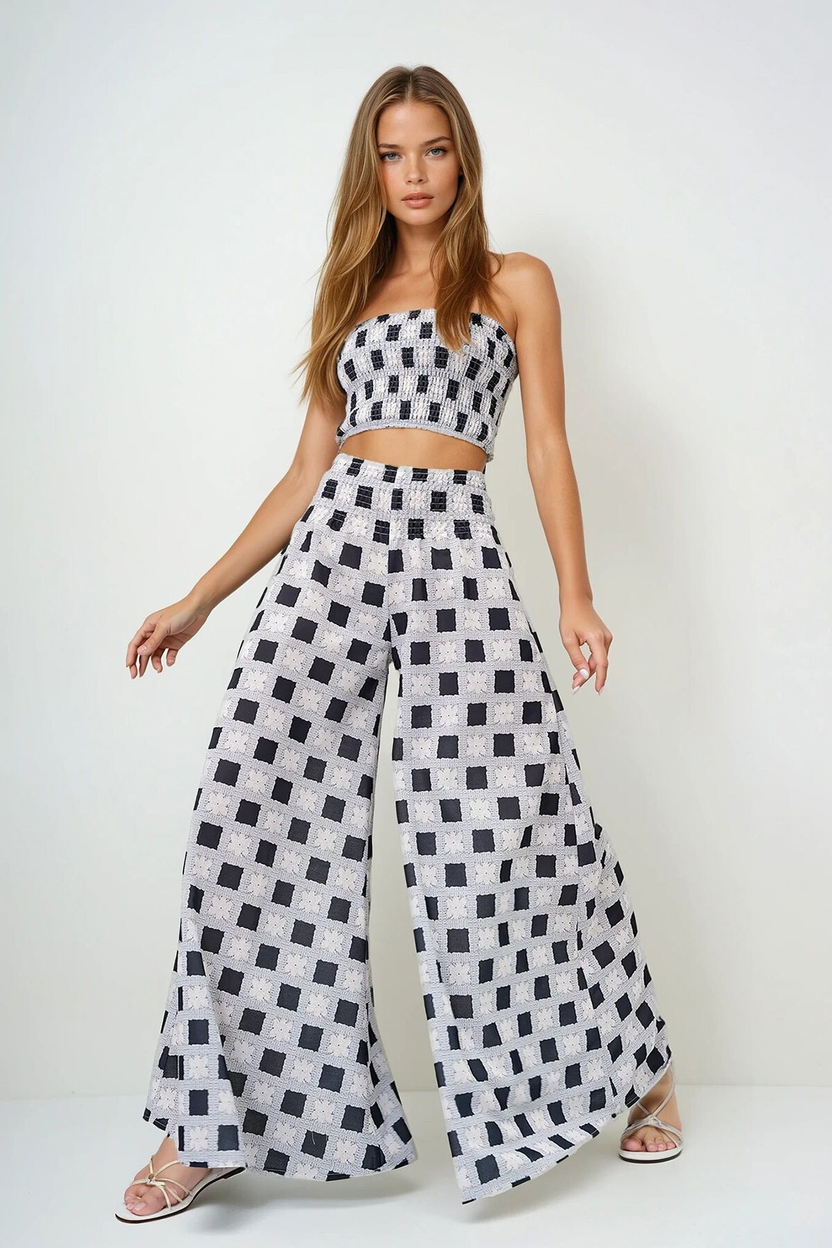 Siyah Beli Gipeli Geniş Paça Pantolon Ve Gipeli Crop Büstiyer Takım