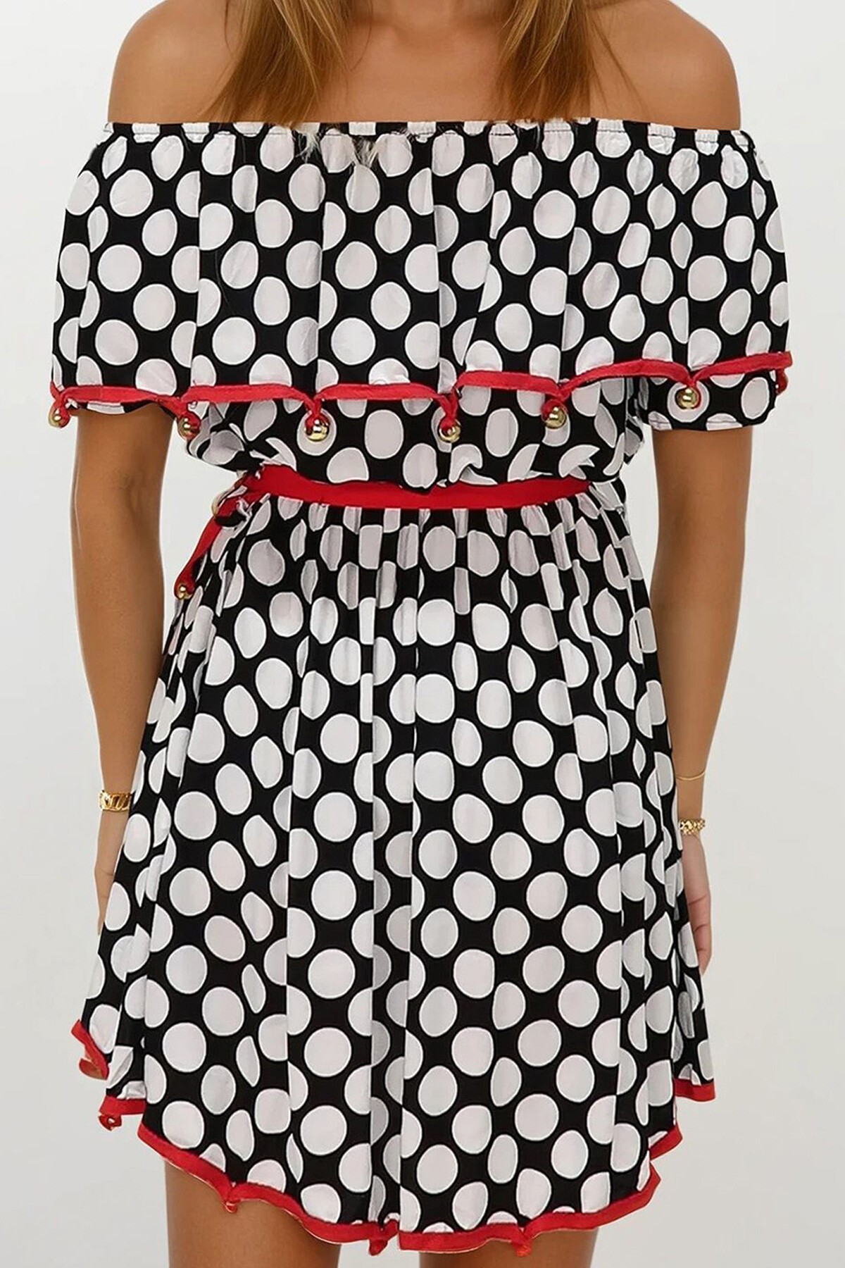 Siyah-Beyaz Madonna Yaka Boncuk İşlemeli Asimetrik Kesim Midi Boy Yazlık Elbise