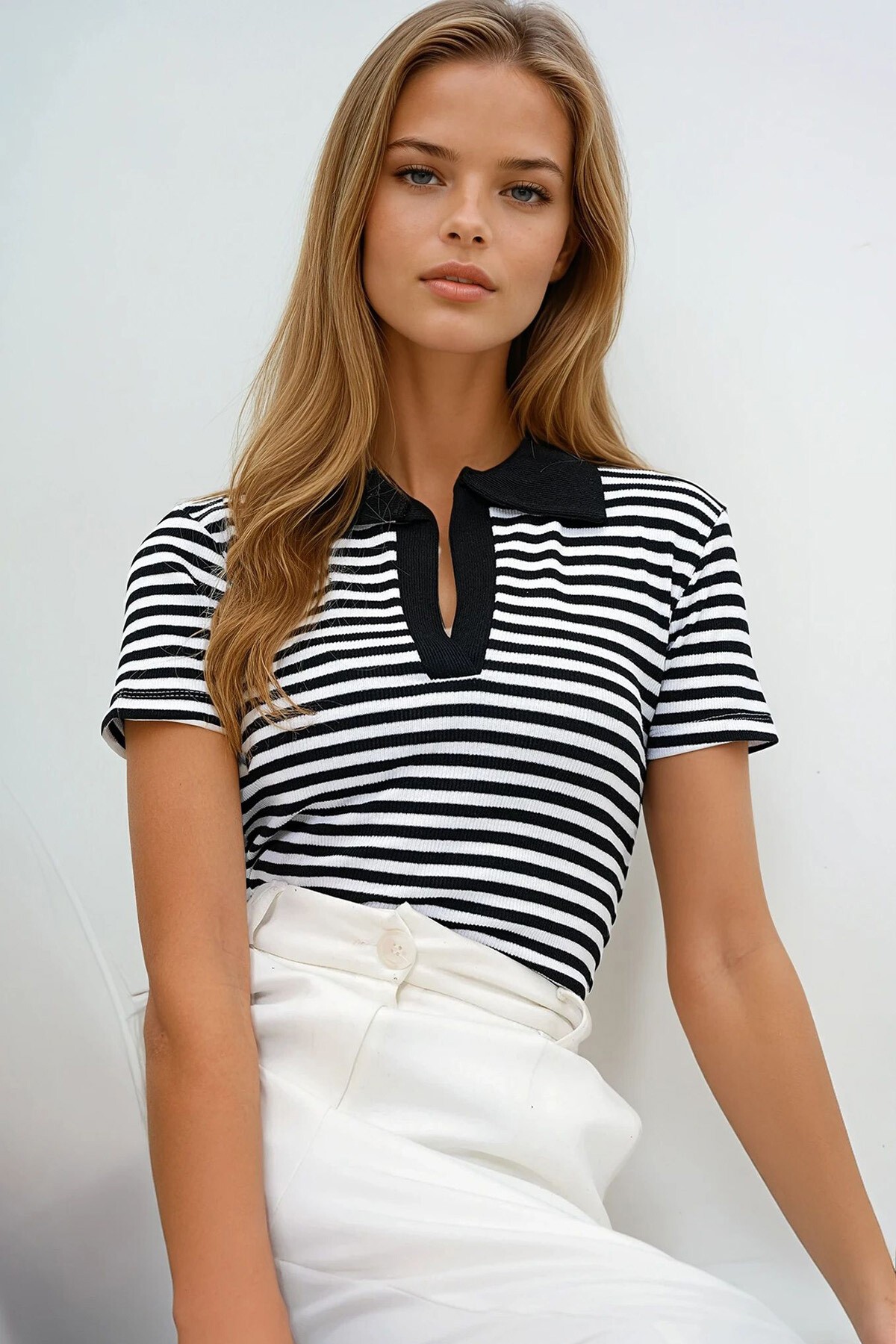 Siyah Beyaz Polo Yaka Yarım Pat Çizgili Kaşkorse Bluz