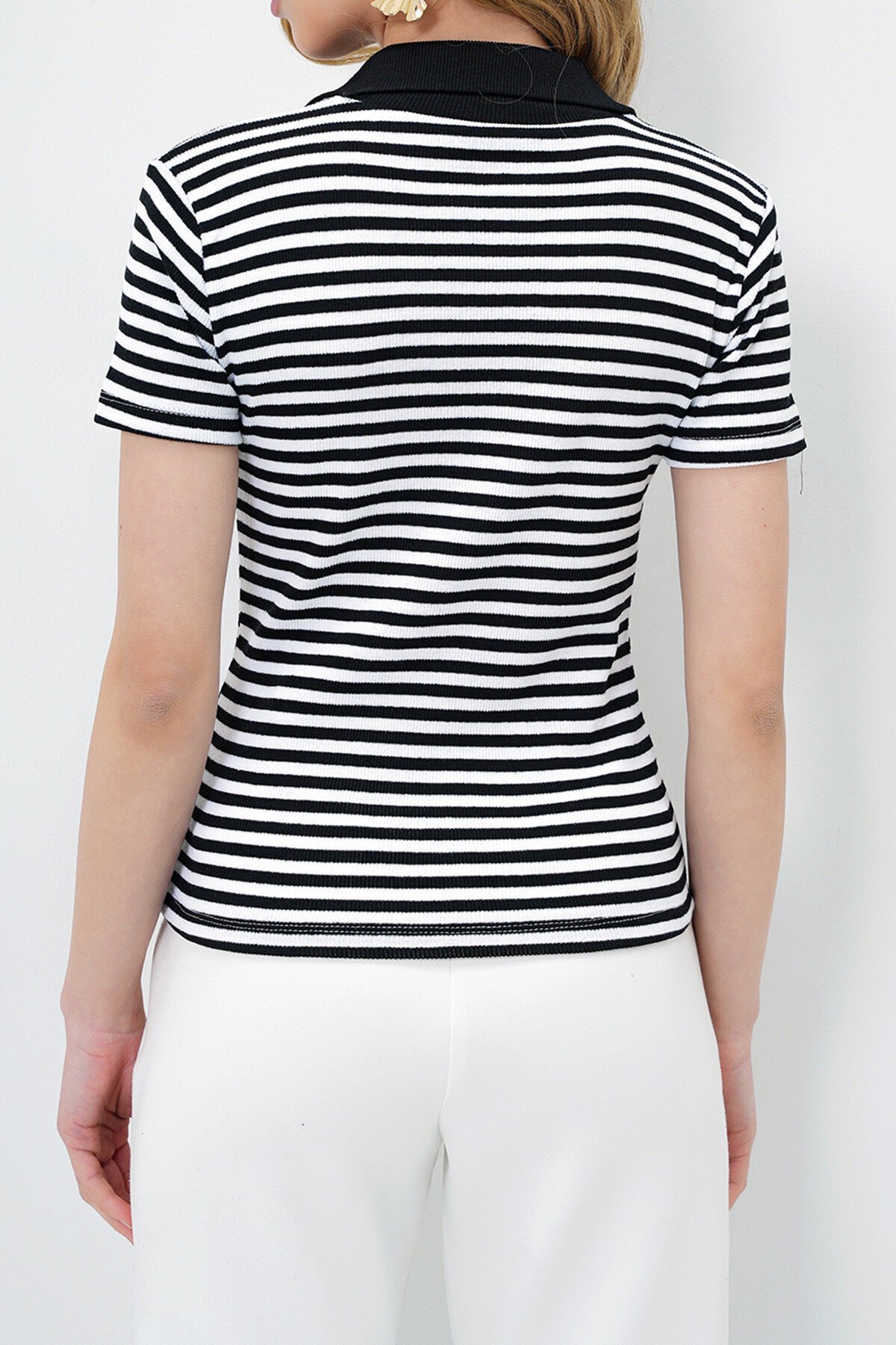 Siyah Beyaz Polo Yaka Yarım Pat Çizgili Kaşkorse Bluz