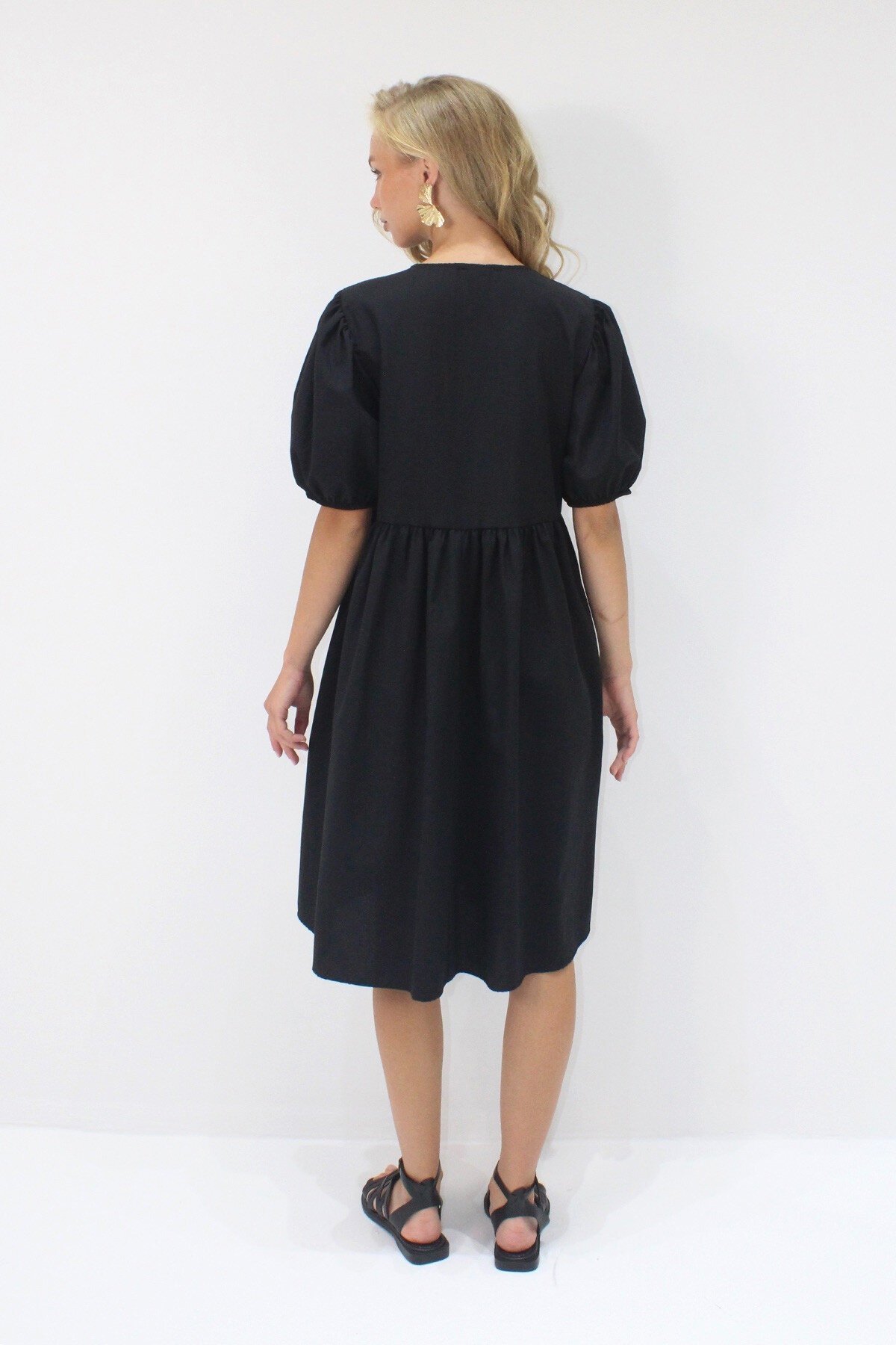 Siyah Bisiklet Yaka Bağlama Detaylı Karpuz Kol Bidi Boy Poplin Elbise