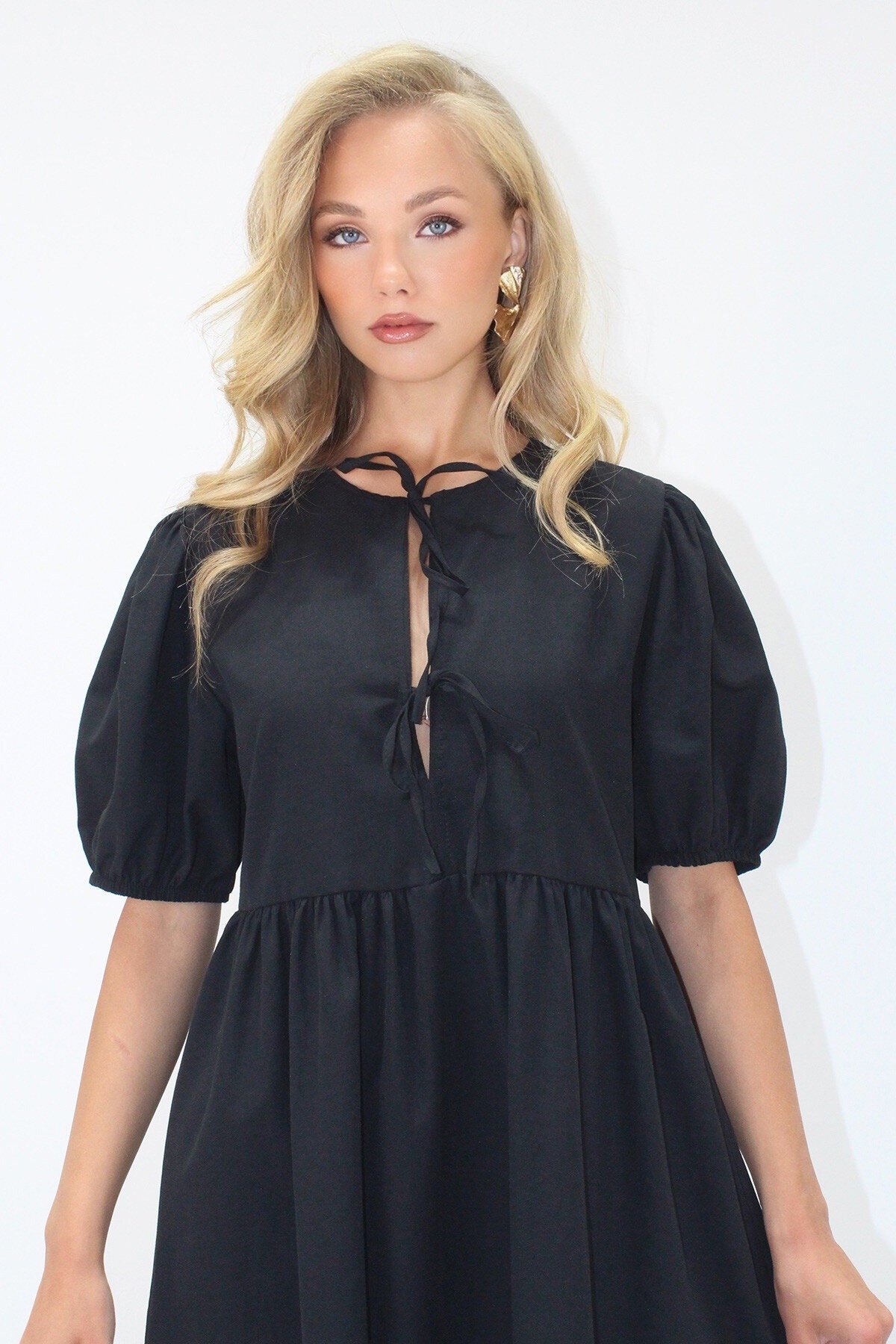 Siyah Bisiklet Yaka Bağlama Detaylı Karpuz Kol Bidi Boy Poplin Elbise