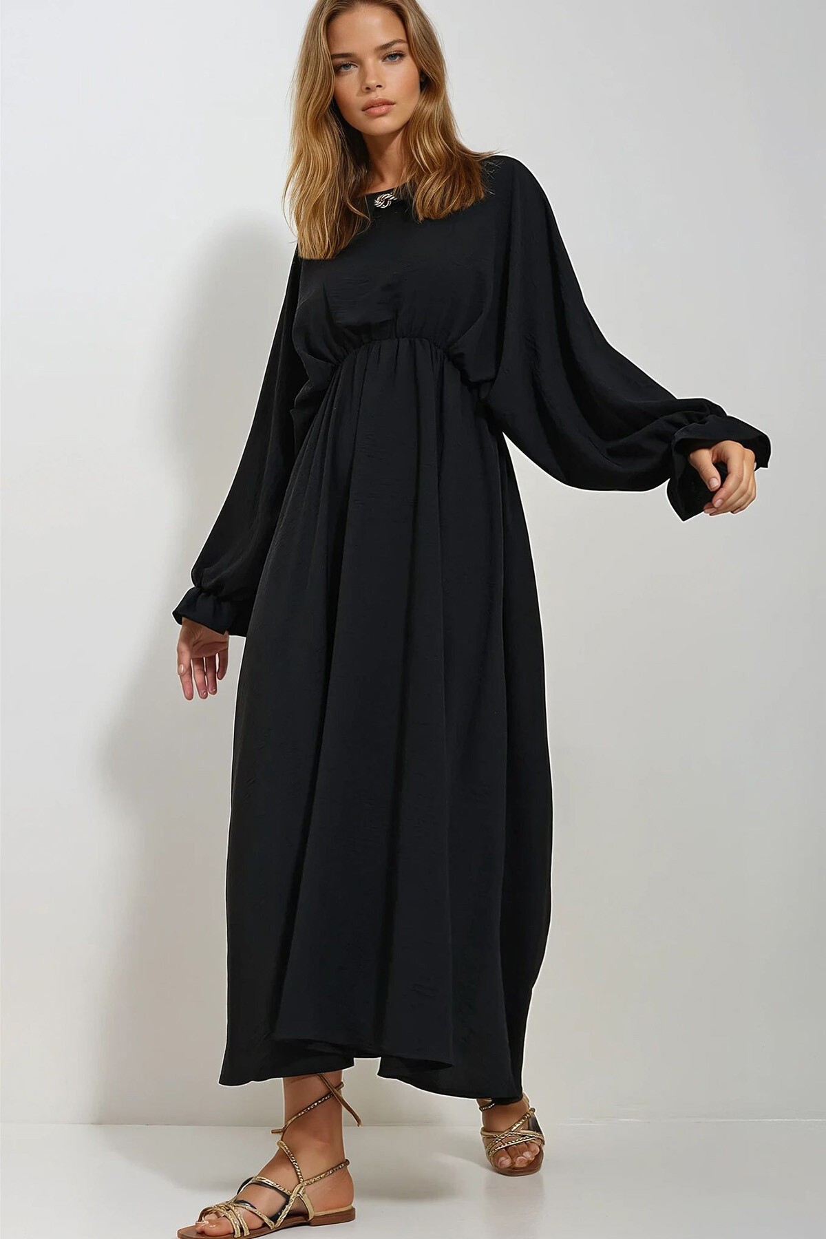 Siyah Bisiklet Yaka Balon Kol Aerobin Kumaş Maxi Boy Elbise