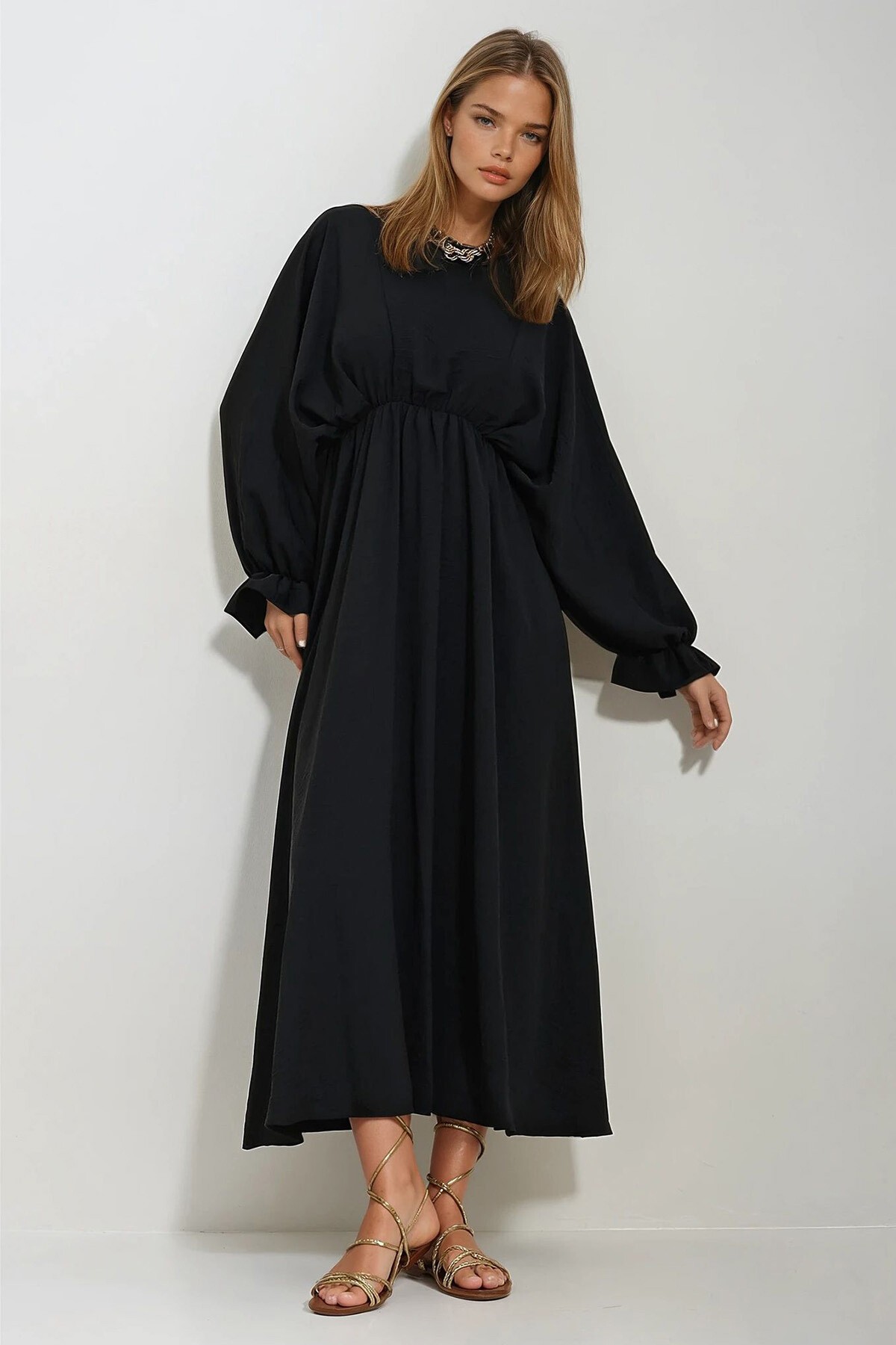 Siyah Bisiklet Yaka Balon Kol Aerobin Kumaş Maxi Boy Elbise