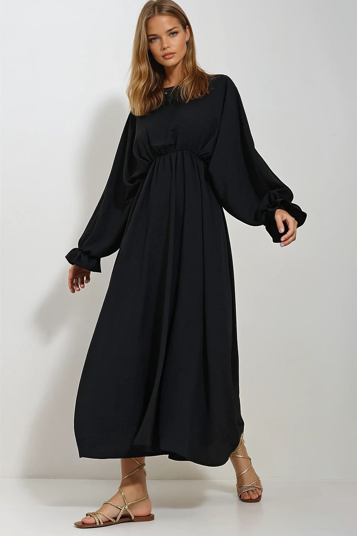 Siyah Bisiklet Yaka Balon Kol Aerobin Kumaş Maxi Boy Elbise