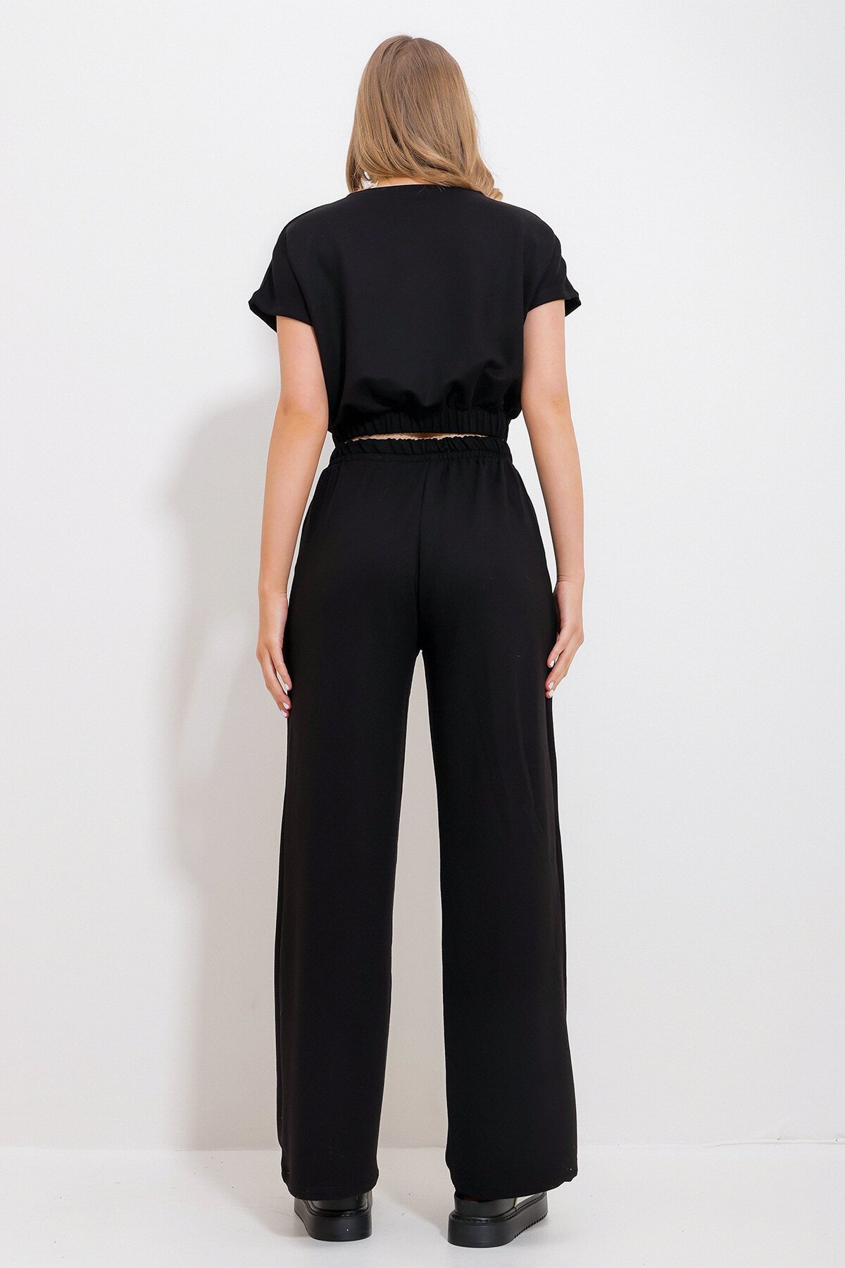 Siyah Bisiklet Yaka Beli Lastikli Crop Bluz Ve Çift Cepli Palazzo Pantolon İkili Takım
