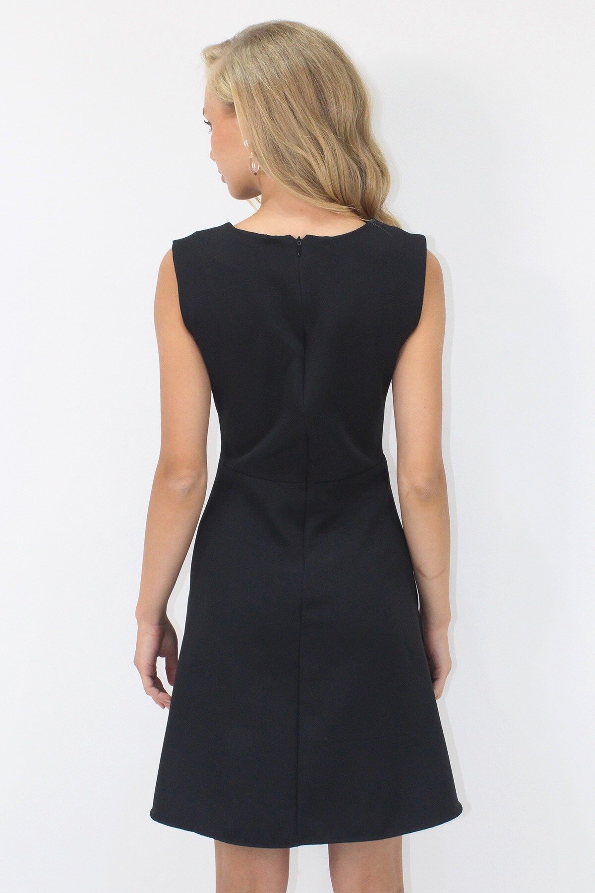 Siyah Cep Detaylı Sırtı Fermuarlı Kolsuz Dokuma Elbise