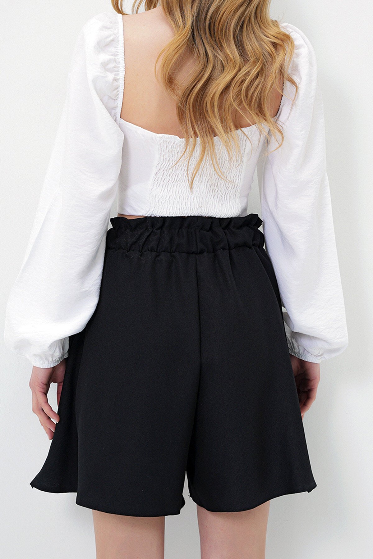 Siyah Çift Cepli Bağla Detaylı Yazlık Dokuma Şort Etek