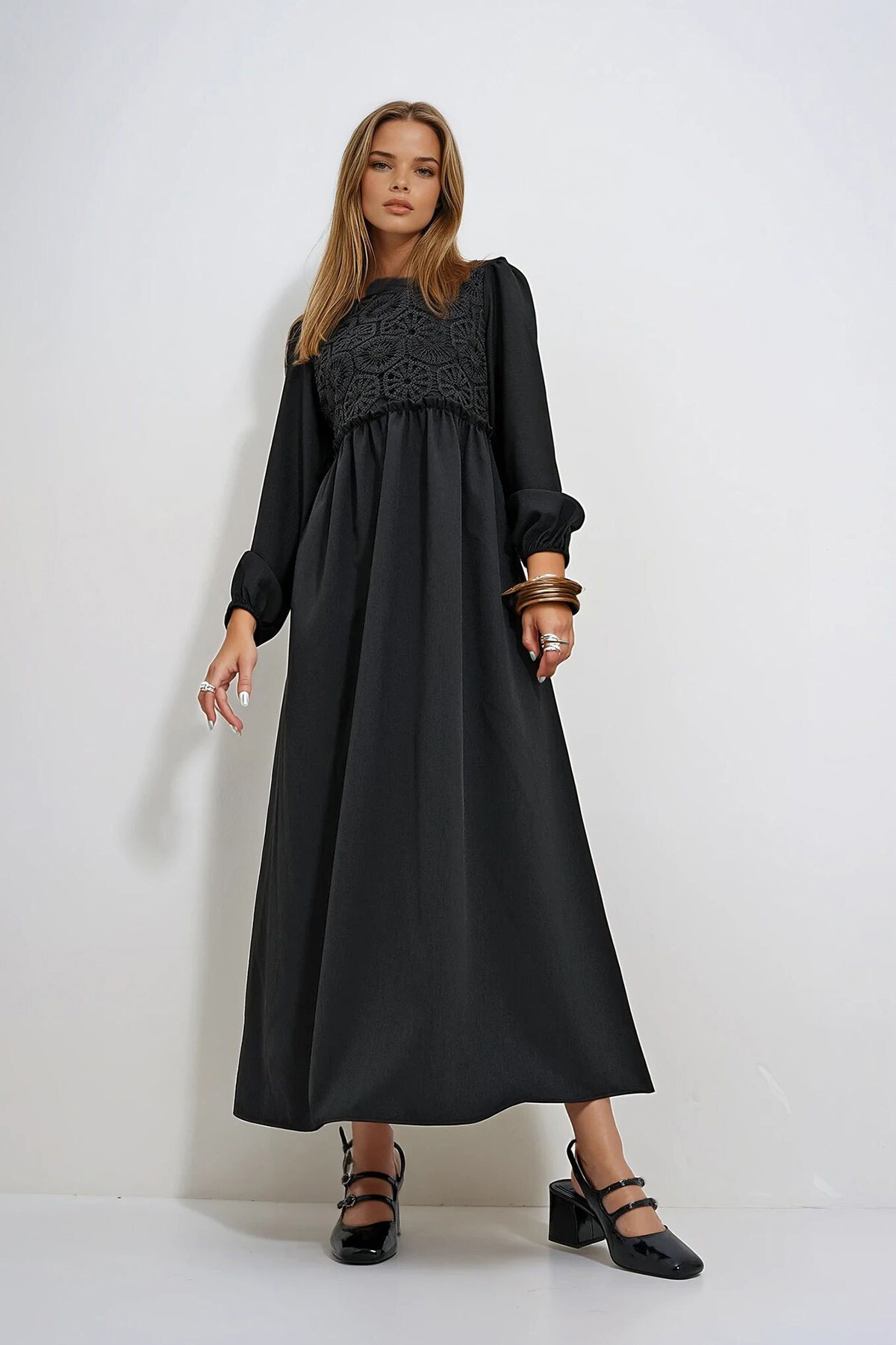 Siyah Dik Yaka Önü Kroşata Örgülü Sırtı Fermuarlı Dokuma Elbise