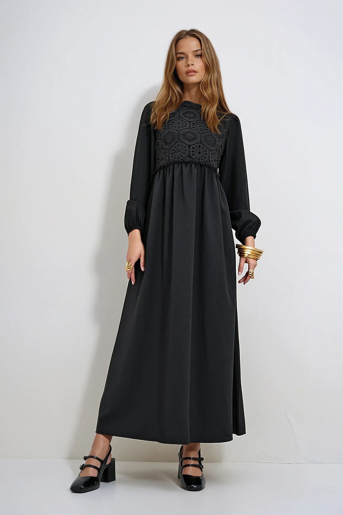 Siyah Dik Yaka Önü Kroşata Örgülü Sırtı Fermuarlı Dokuma Elbise