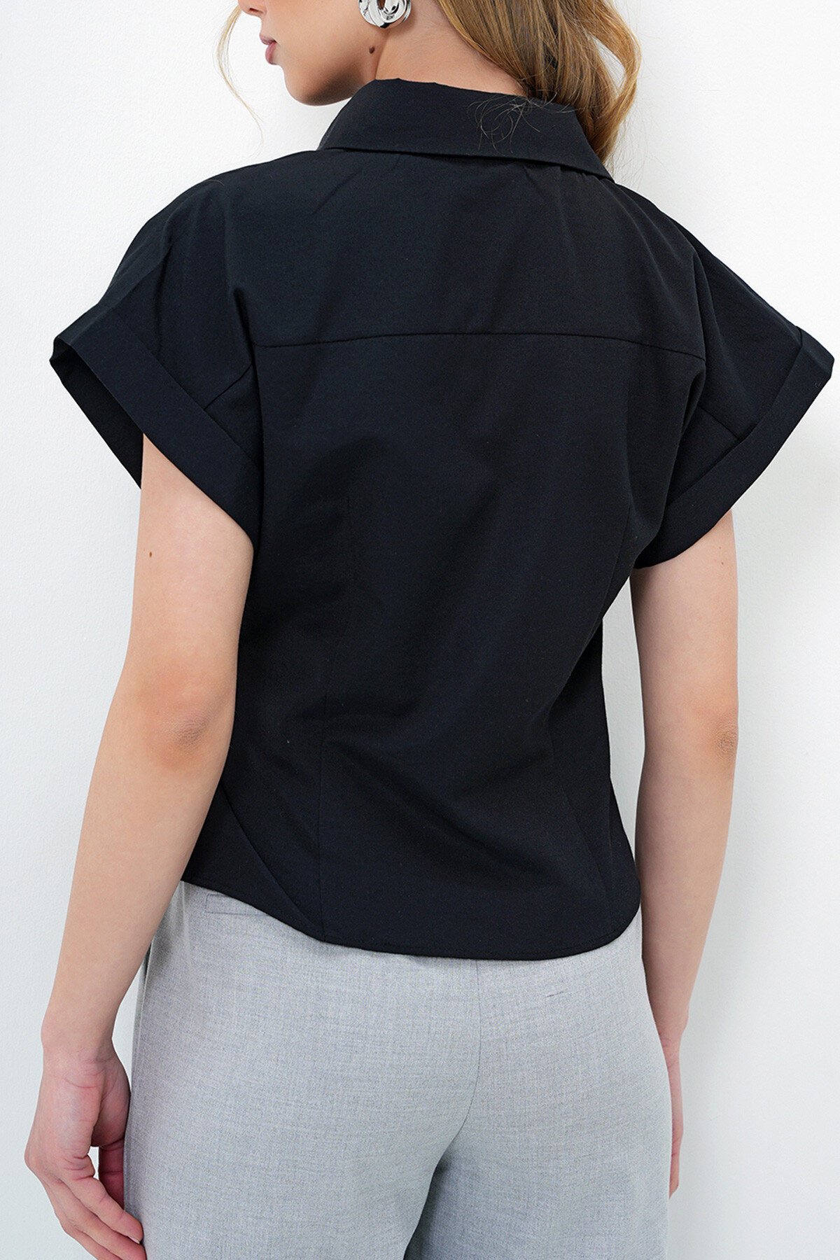 Siyah Double Kol Bağlama Detaylı Poplin Gömlek