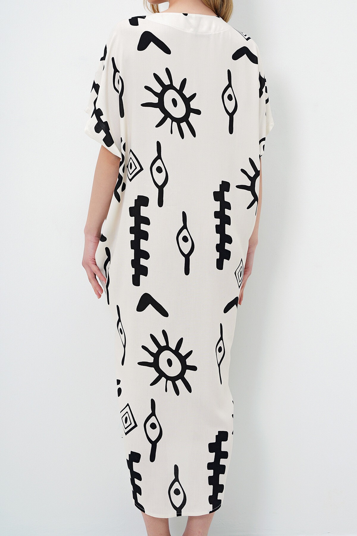 Siyah Ekru V Yaka Desenli Yazlık Maxi Boy Dokuma Elbise