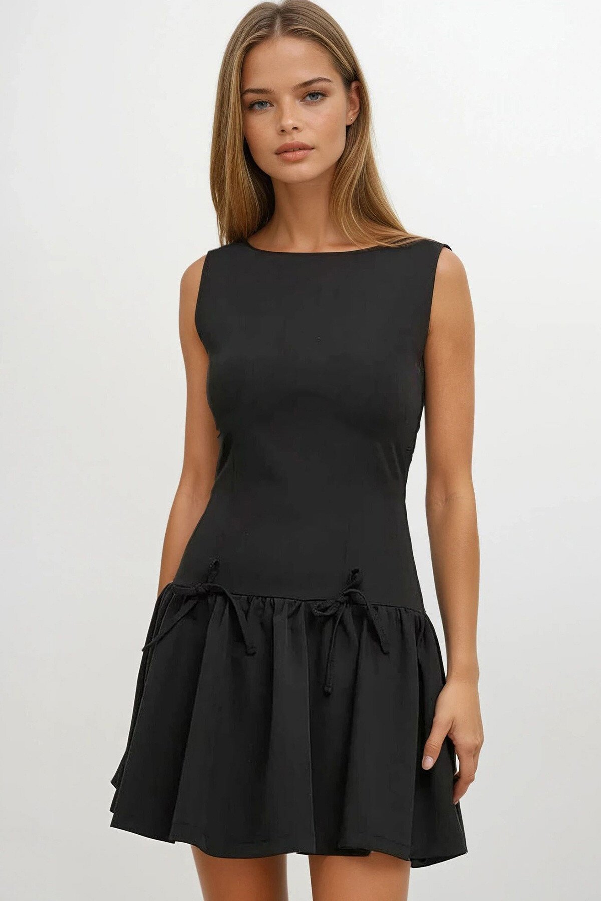 Siyah Eteği Pileli Bağcık Detaylı Kolsuz Fermuarlı Mini Dokuma Elbise