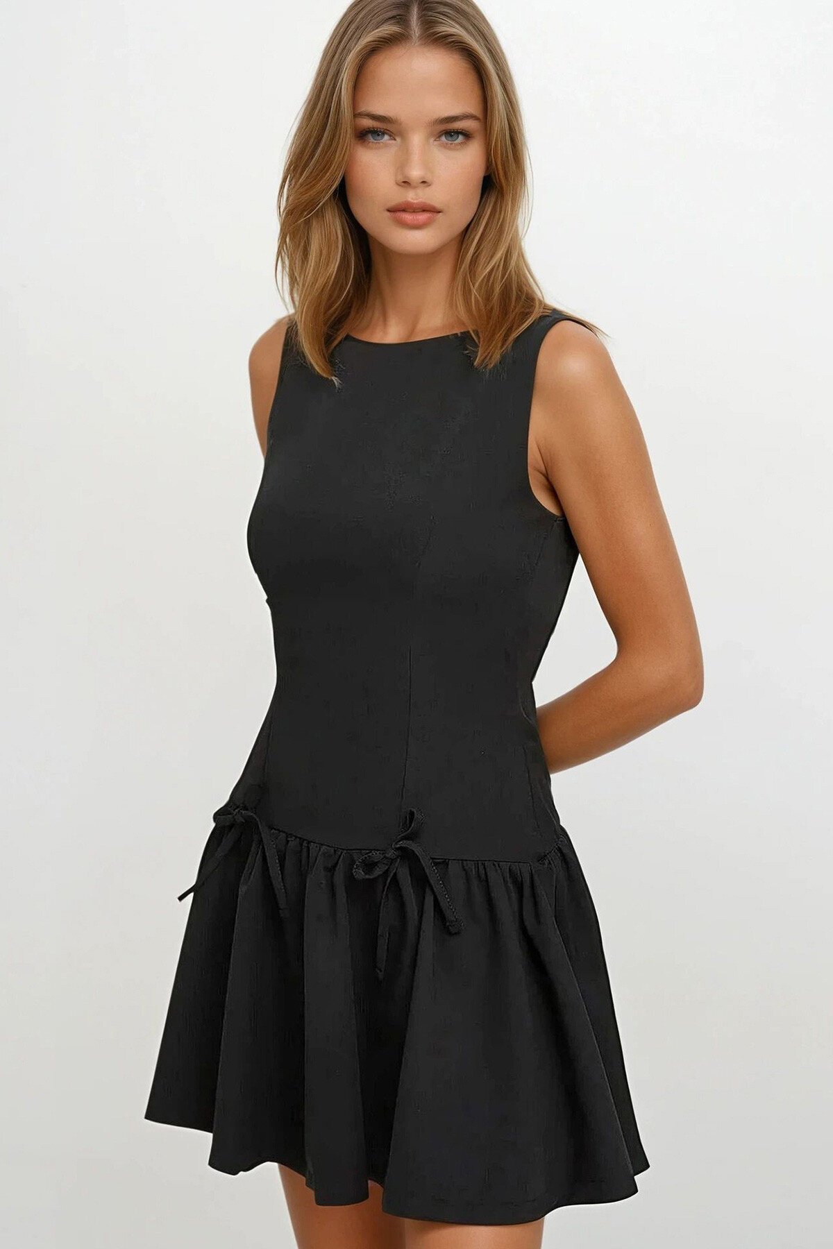 Siyah Eteği Pileli Bağcık Detaylı Kolsuz Fermuarlı Mini Dokuma Elbise