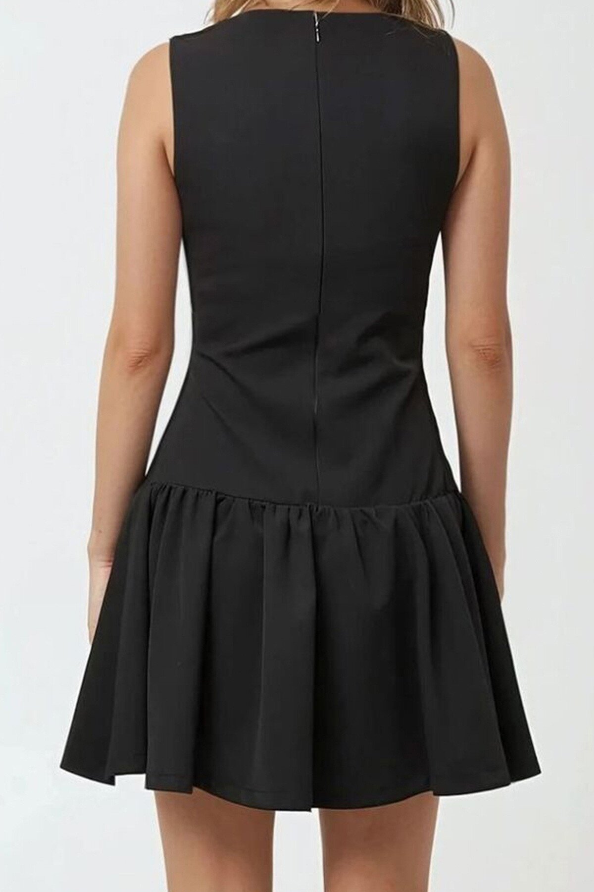 Siyah Eteği Pileli Bağcık Detaylı Kolsuz Fermuarlı Mini Dokuma Elbise