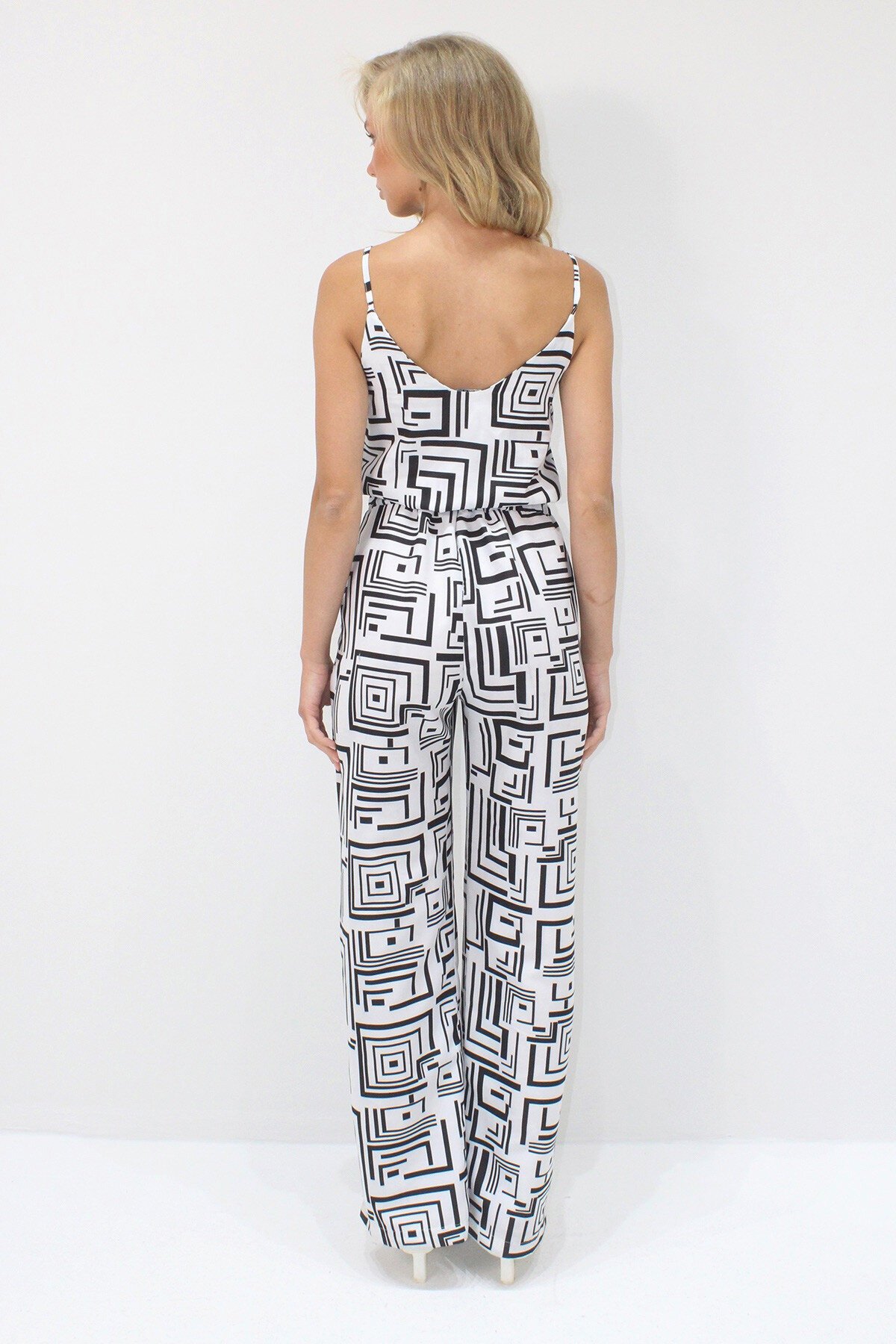 Siyah İp Askılı Gizli Fermuarlı Çift Cepli Dokuma Tulum