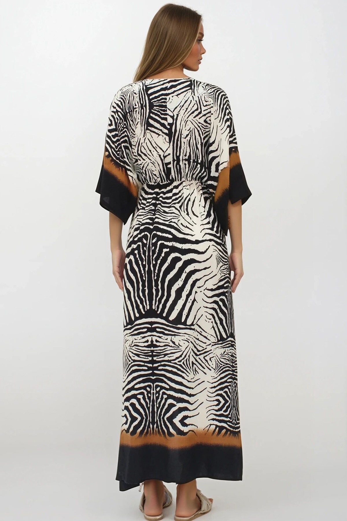 Siyah-Kahve Kruvaze Yaka Beli Lastikli Yarasa Kol Yırtmaç Detaylı Dokuma Maxi Boy Elbise