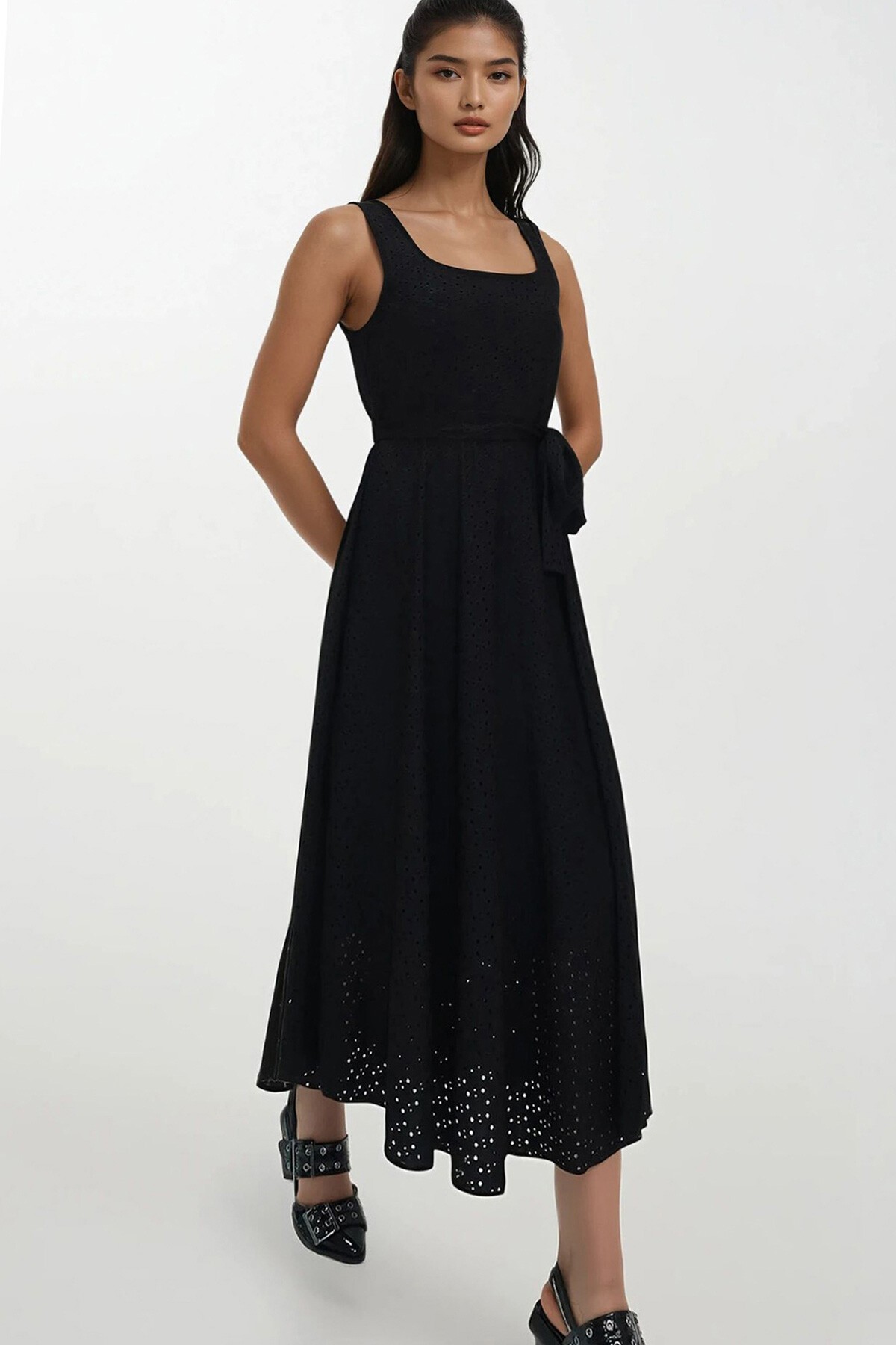 Siyah Kare Yaka Askılı İçi Astarlı Maxi Boy Fisto Elbise