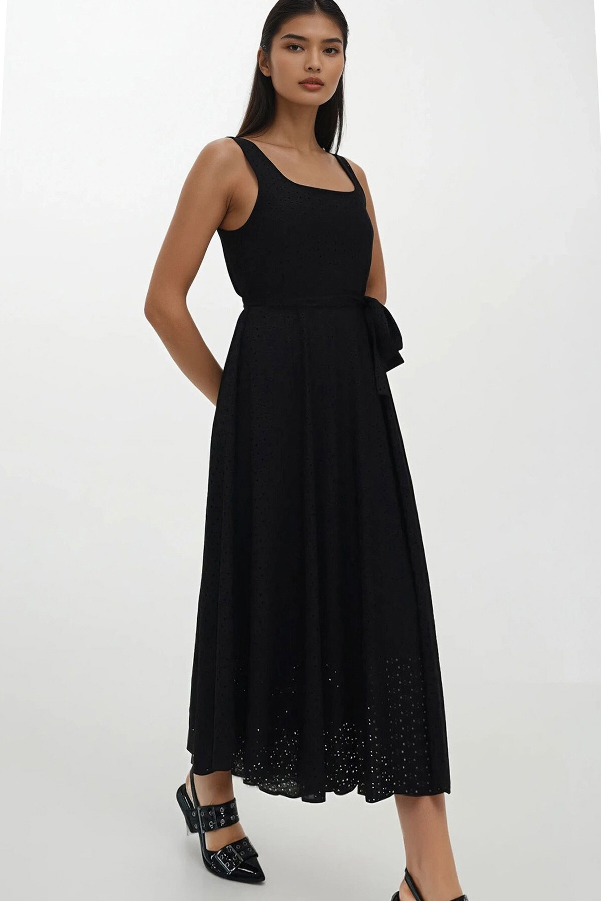 Siyah Kare Yaka Askılı İçi Astarlı Maxi Boy Fisto Elbise