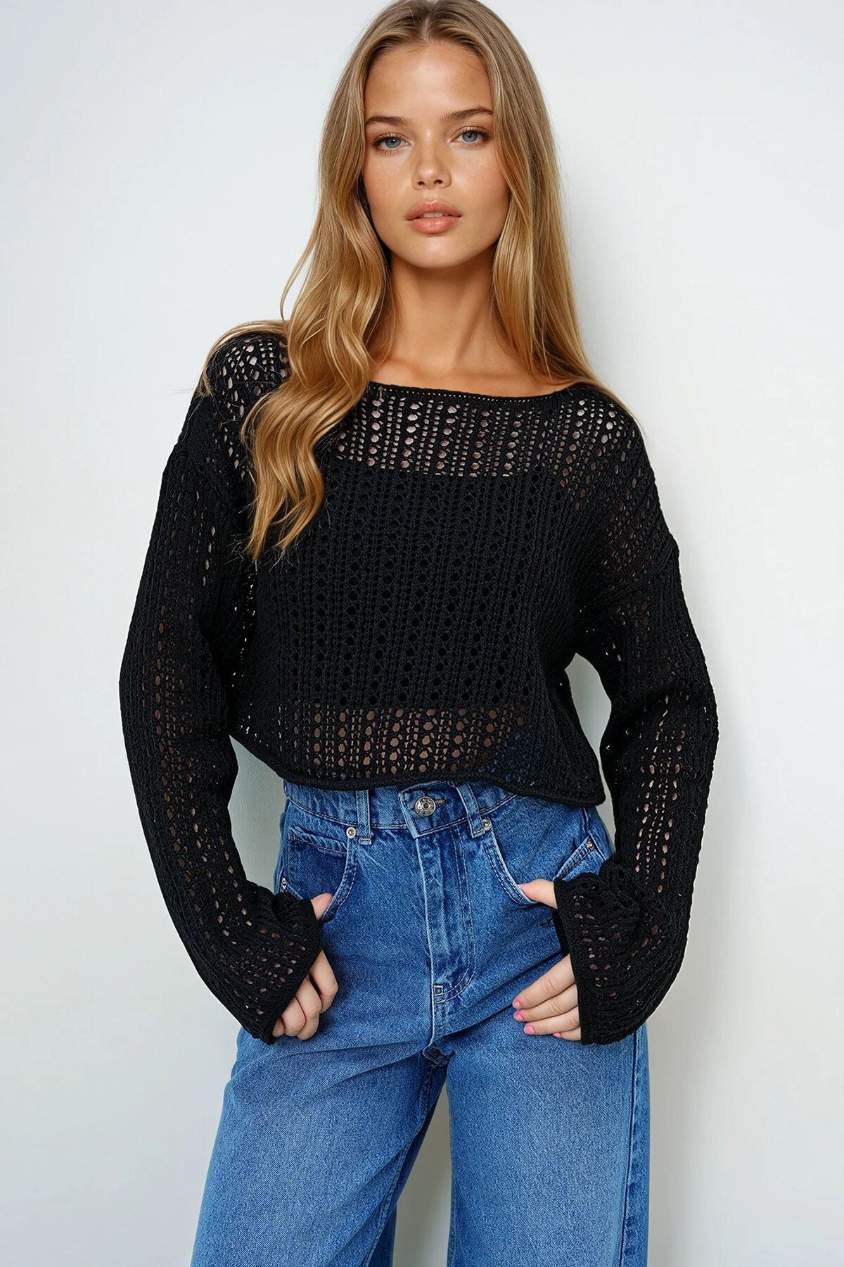 Siyah Kayık Yaka Delik Ajurlu Triko Yazlık Bluz