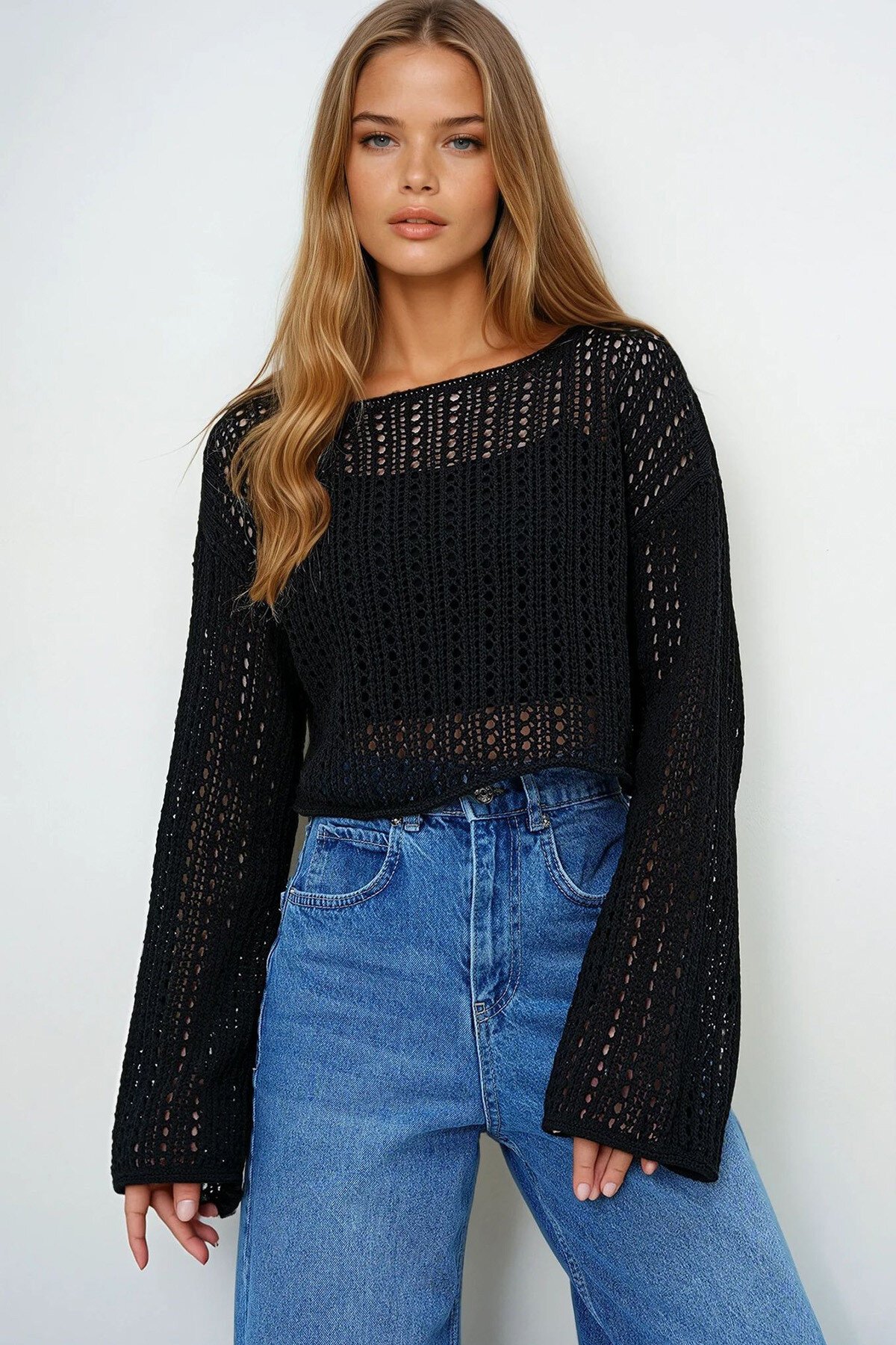 Siyah Kayık Yaka Delik Ajurlu Triko Yazlık Bluz