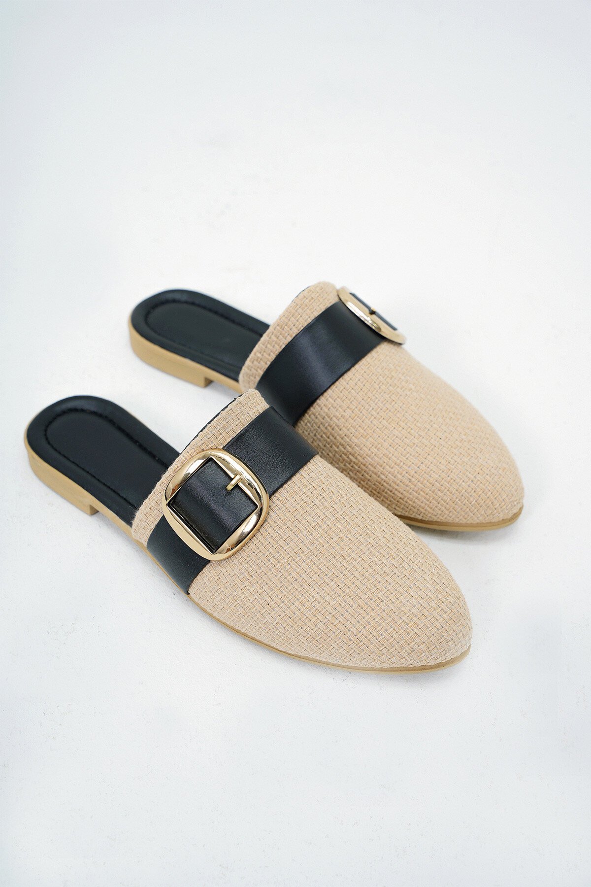 Siyah Kemer Tokalı Hasır Düz Terlik