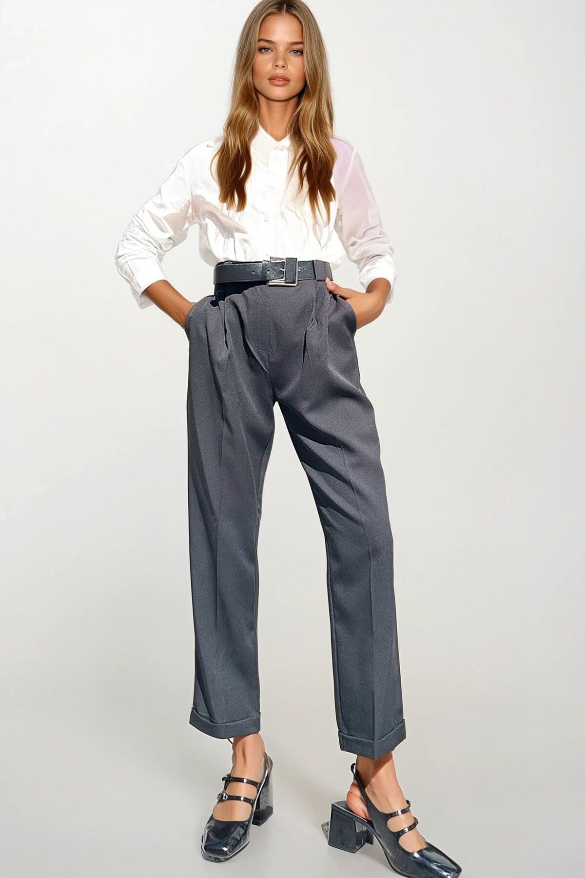 Siyah Kemer Ve Cep Detaylı Kumaş Pantolon