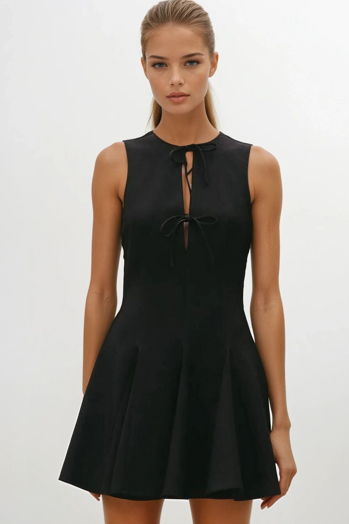 Siyah Kloş Etekli Bağlama Detaylı Kolsuz Fermuarlı Dokuma Elbise