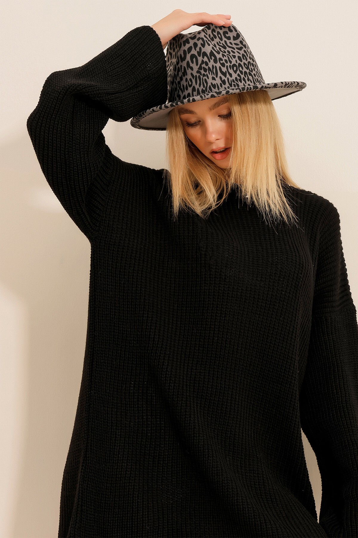 Siyah Leopar Desenli Geniş Şapka