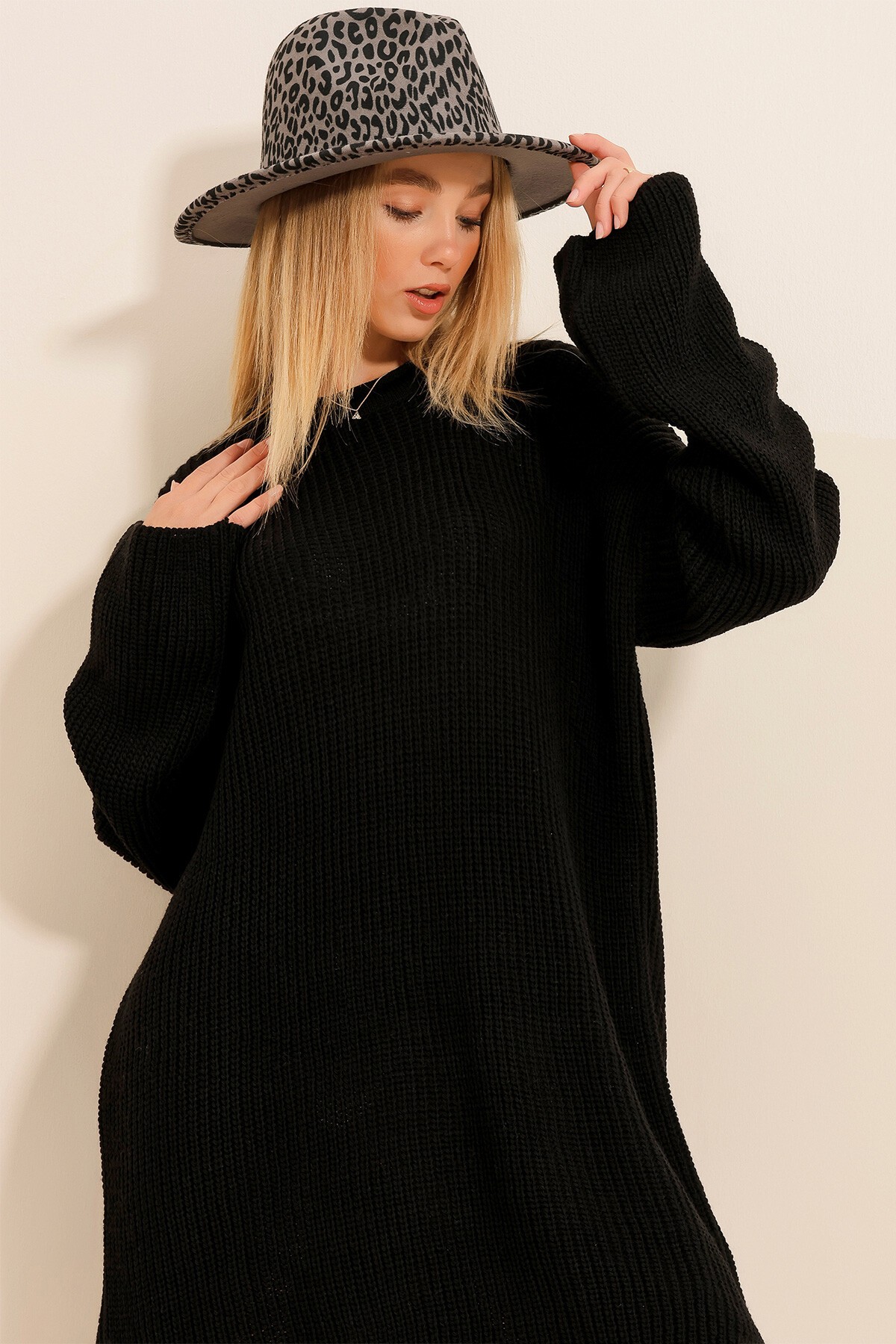 Siyah Leopar Desenli Geniş Şapka