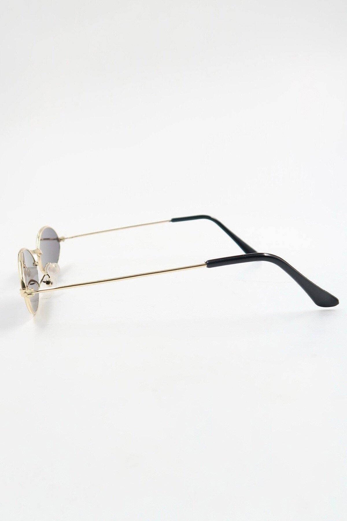 Siyah Oval Şekilli Gold Metal Çerçeveli Güneş Gözlüğü