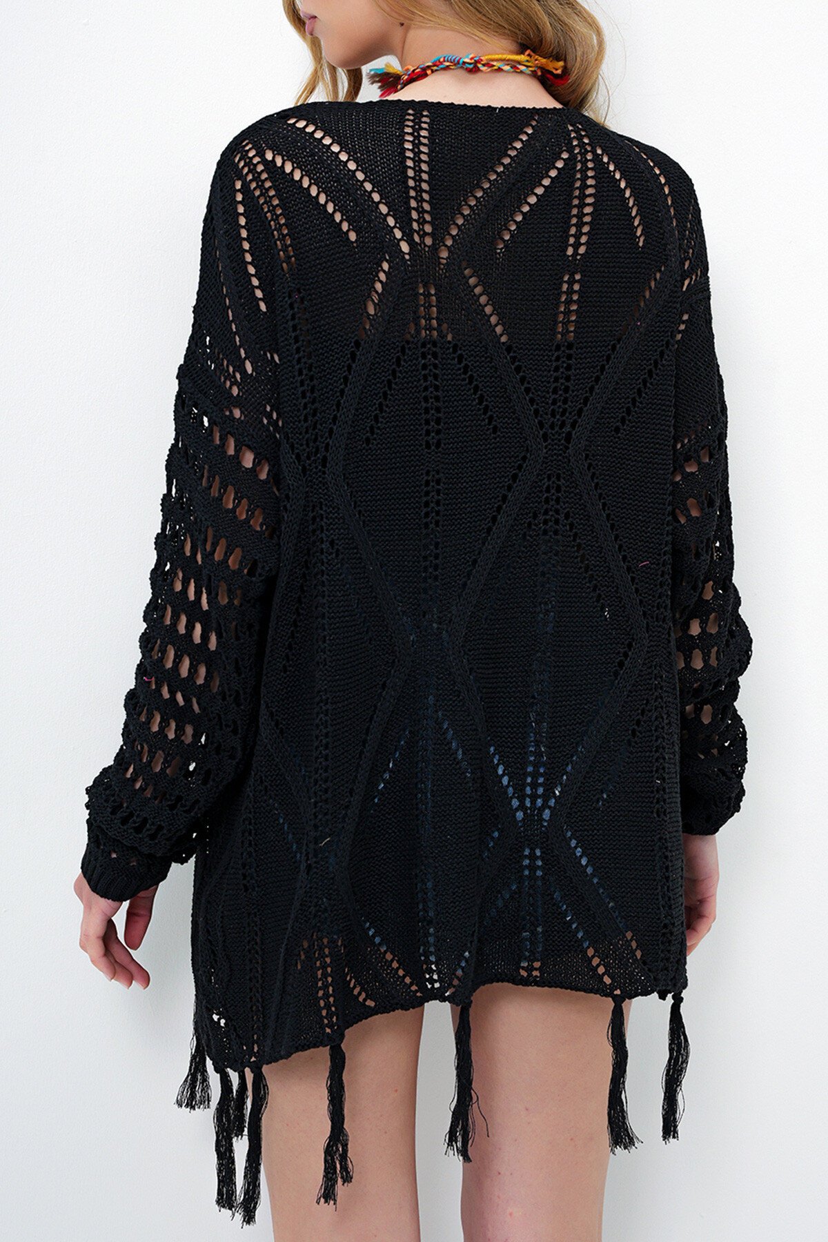 Siyah Sırtı Kelebek Motifli Eteği Püsküllü Etnik Kroşe Hırka