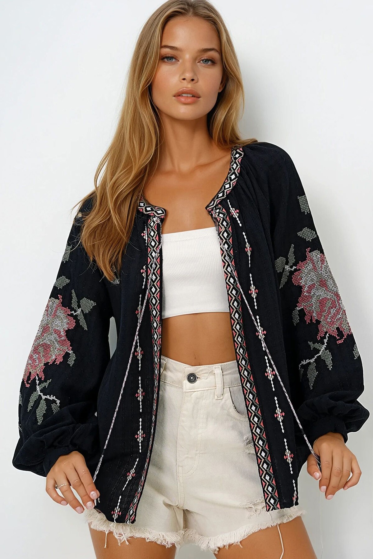 Siyah Sırtı Ve Kolları Nakış İşlemeli Balon Kol Ponpon Detaylı Yazlık Ceket