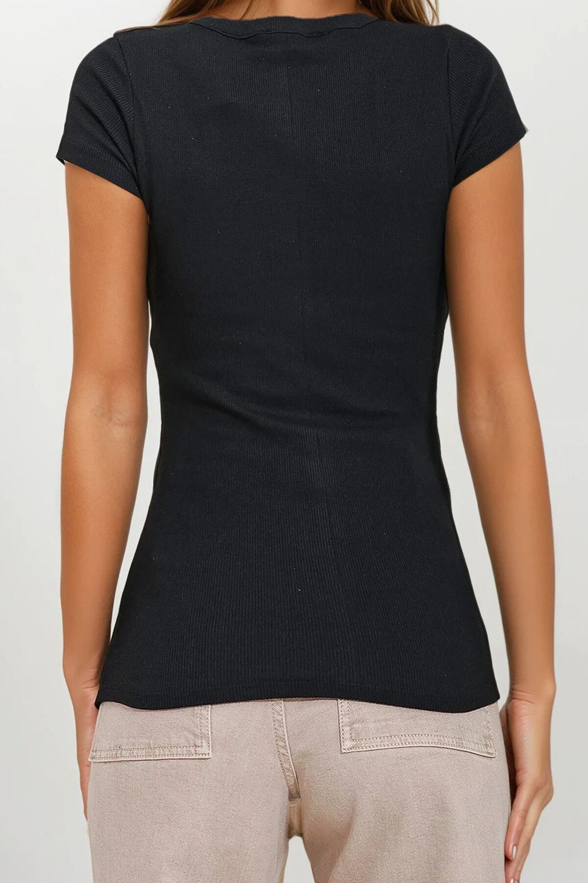 Siyah V Yaka Çıt Çıt Çıt Kapamalı Bluz