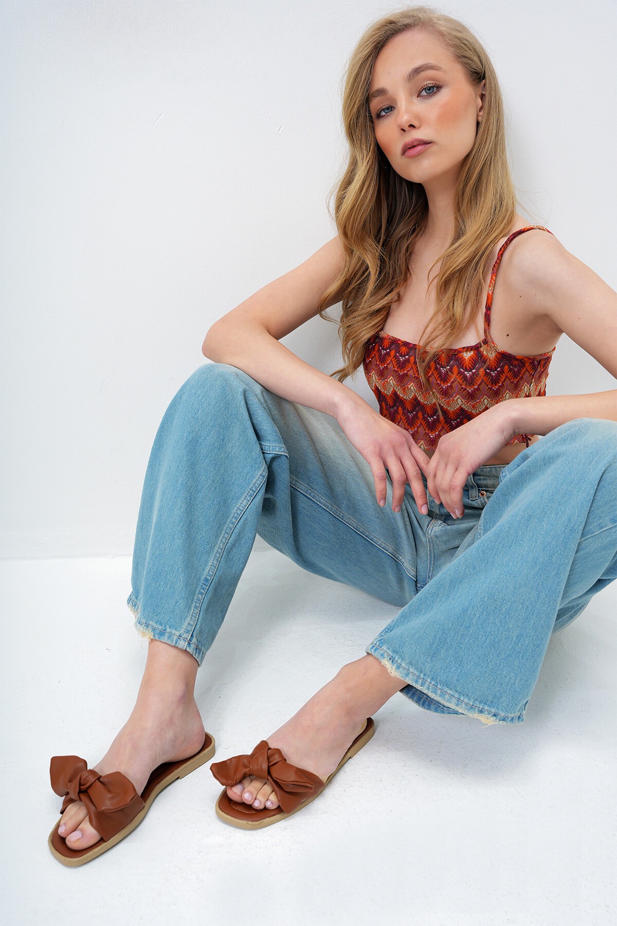 Taba Fiyonk Detaylı Suni Deri Düz Terlik