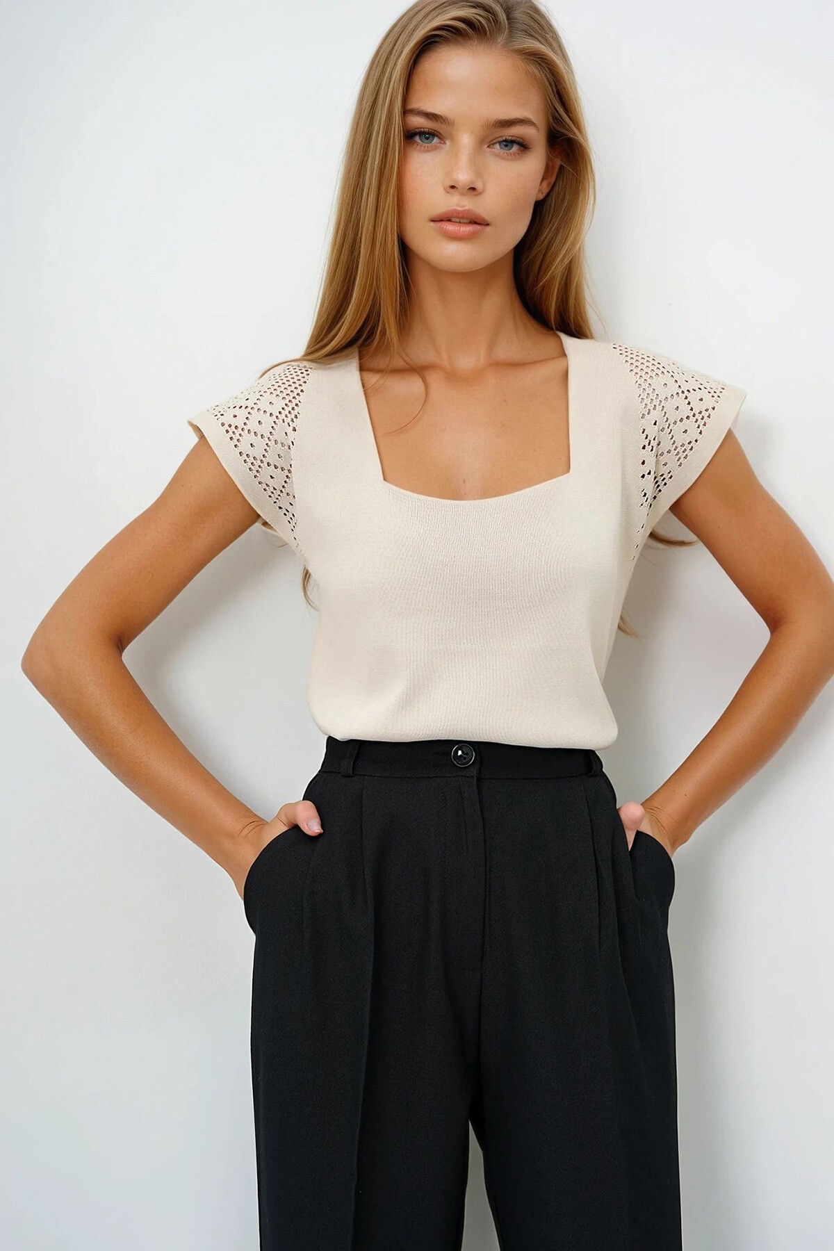 Taş Kare Yaka Ajurlu Yazlık Triko Bluz