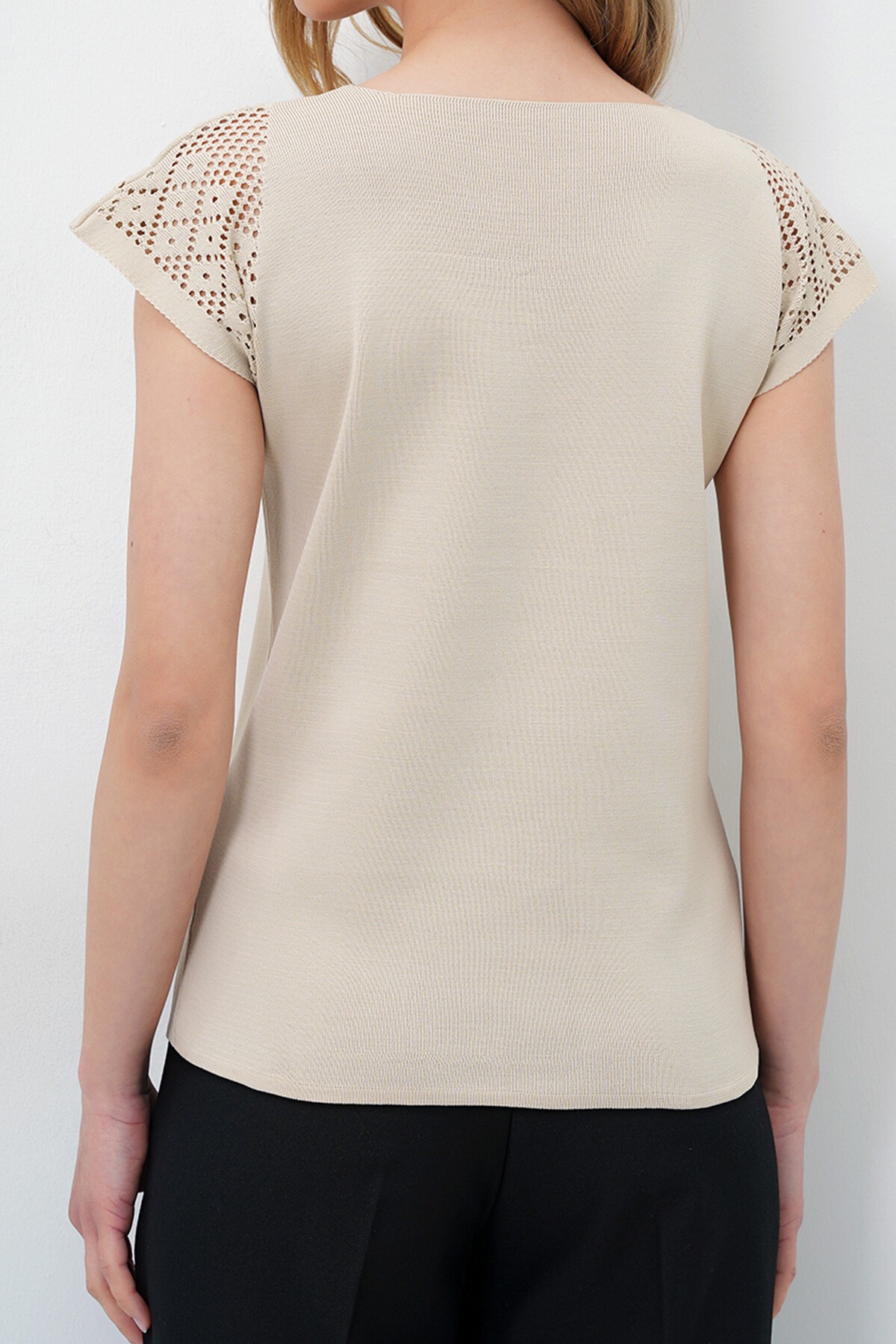 Taş Kare Yaka Ajurlu Yazlık Triko Bluz