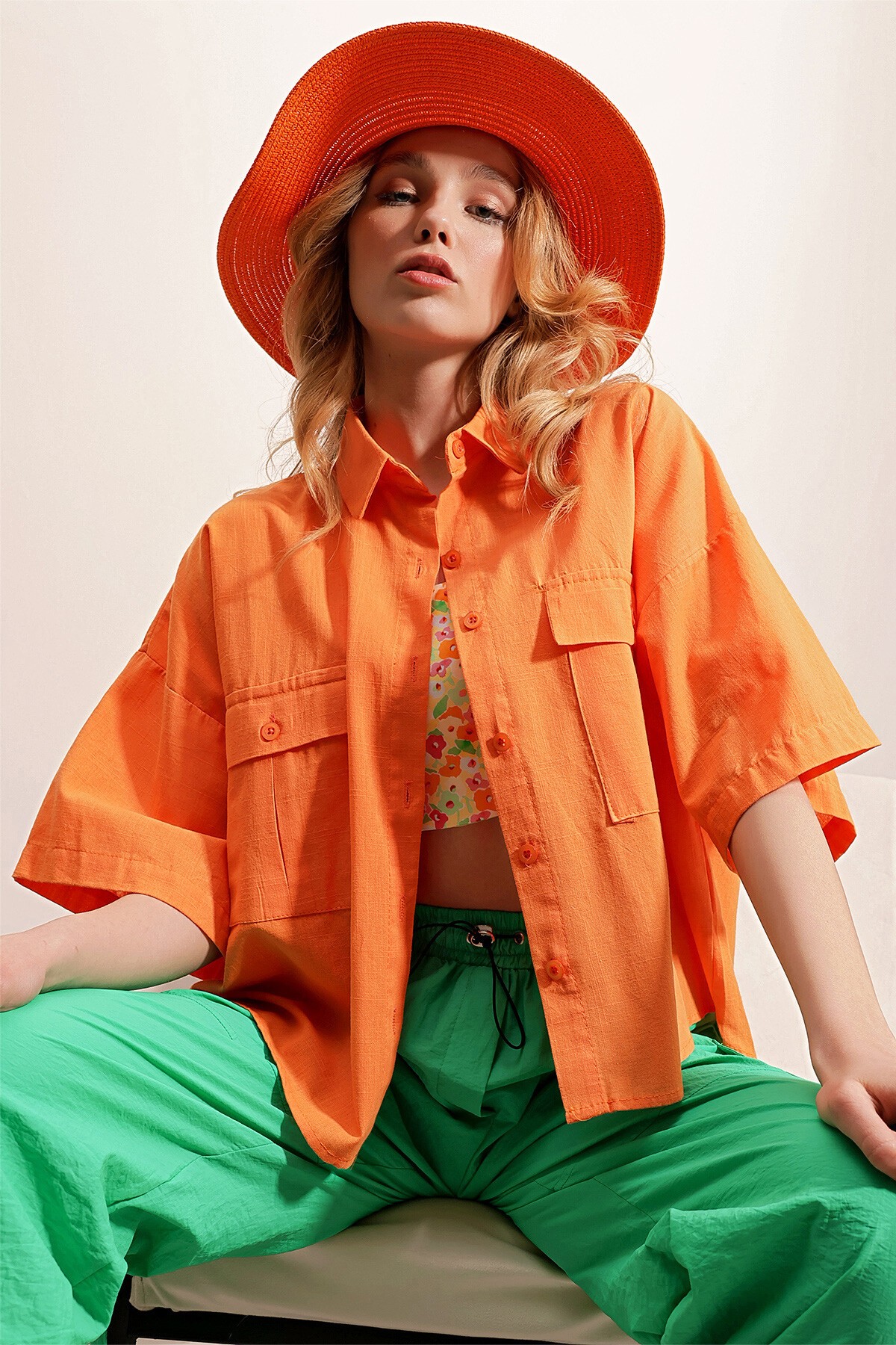 Turuncu Çift Cepli Yarım Kol Keten Gömlek