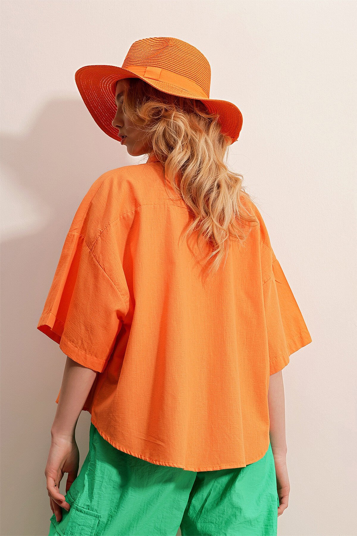 Turuncu Çift Cepli Yarım Kol Keten Gömlek