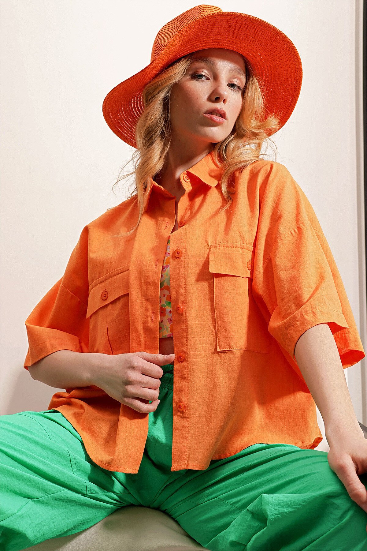 Turuncu Çift Cepli Yarım Kol Keten Gömlek