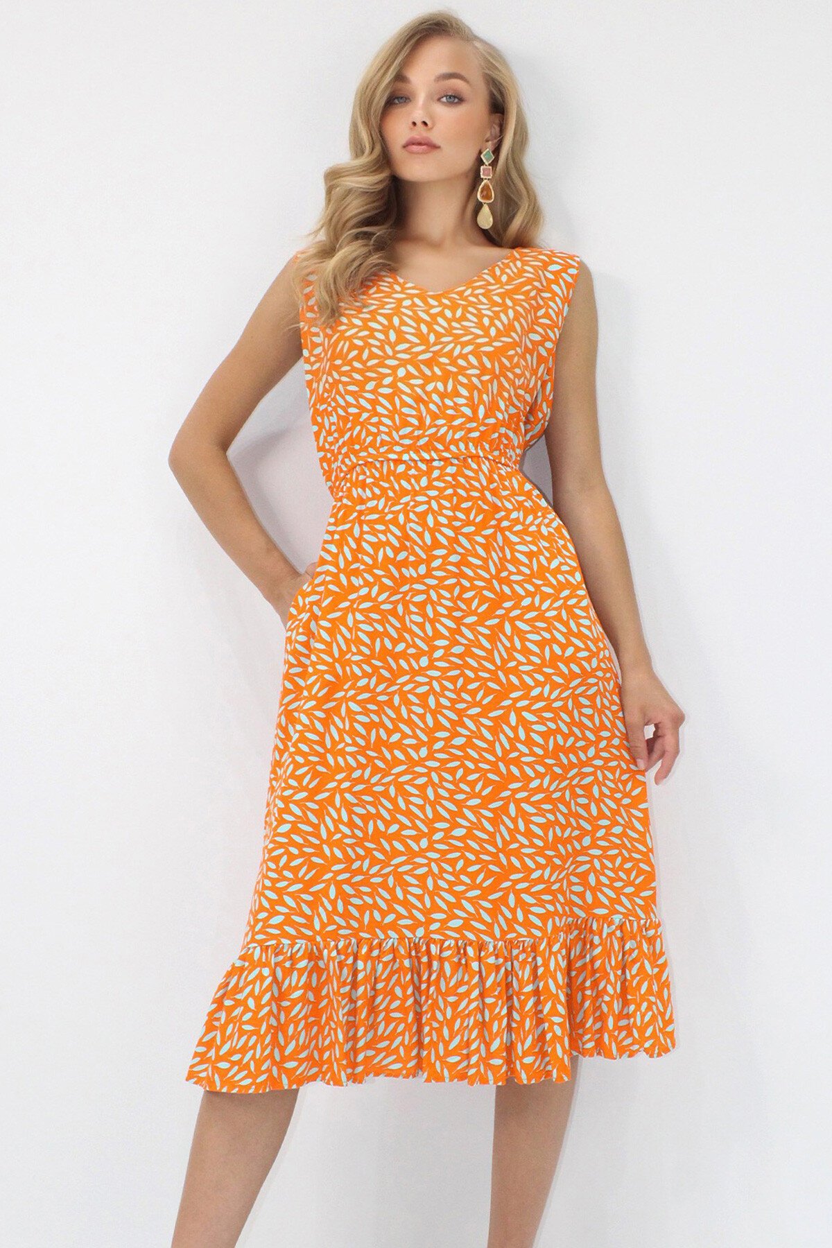 Turuncu Ön Arka V Yaka Desenli Eteği Volanlı Midi Boy Dokuma Viskon Elbise