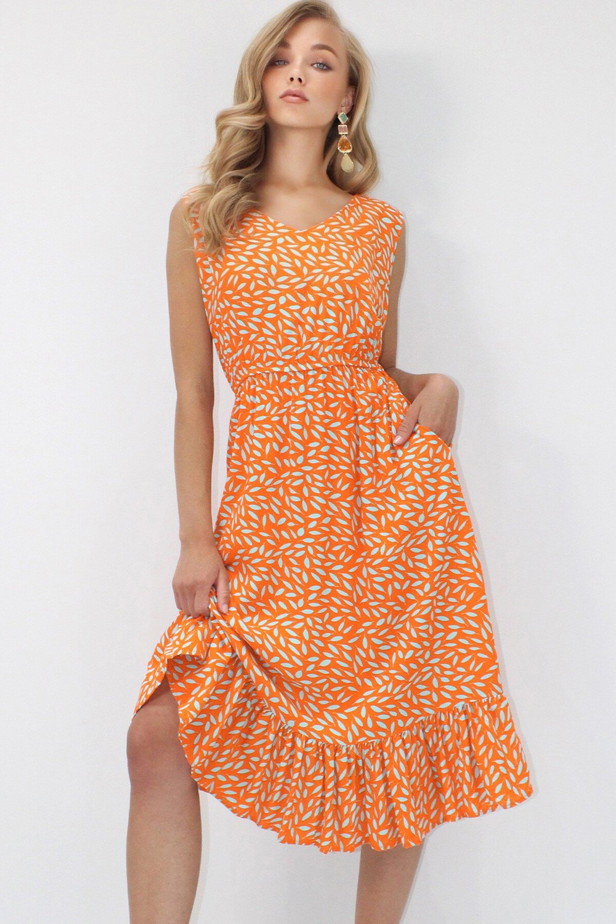 Turuncu Ön Arka V Yaka Desenli Eteği Volanlı Midi Boy Dokuma Viskon Elbise