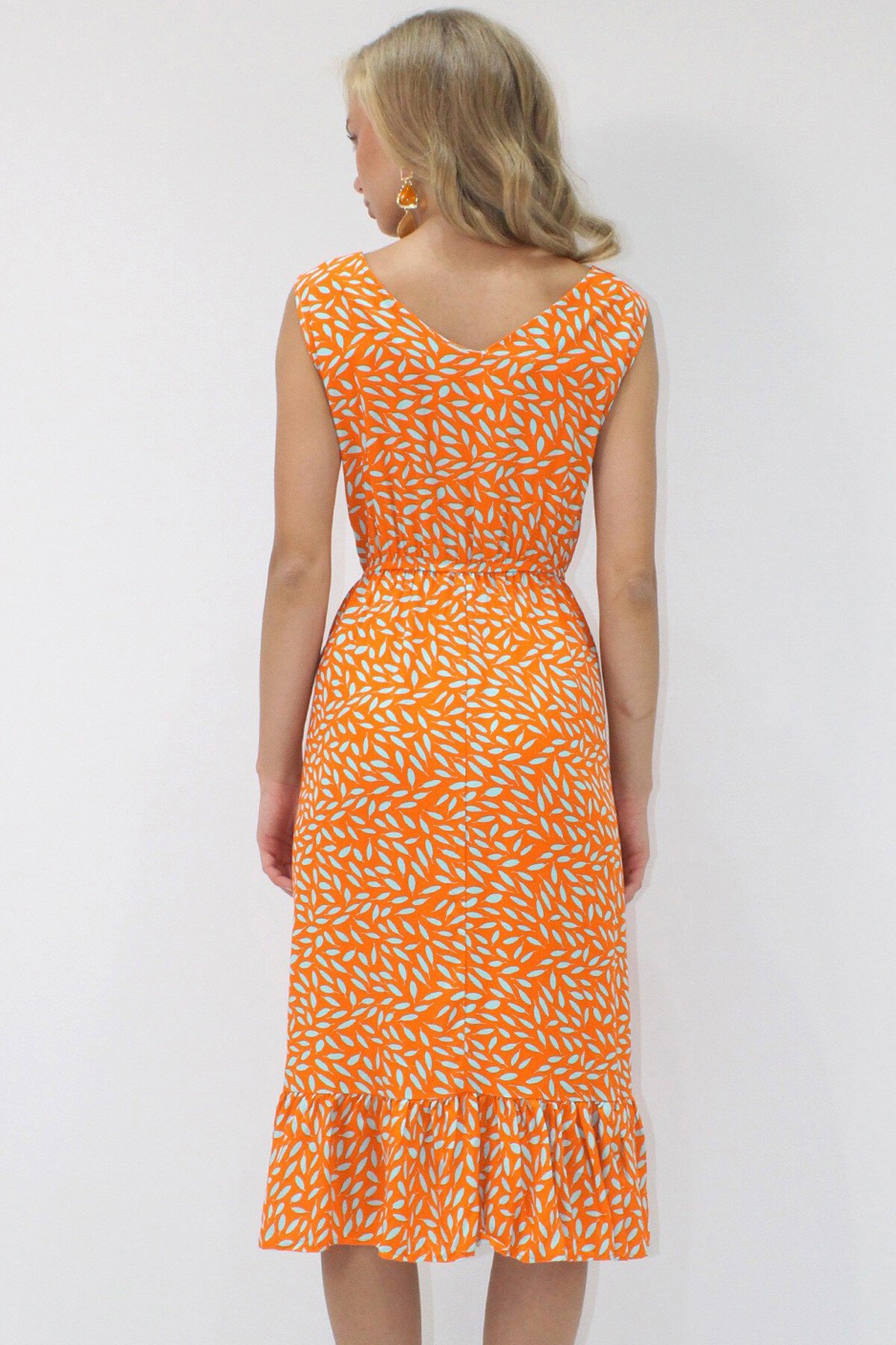 Turuncu Ön Arka V Yaka Desenli Eteği Volanlı Midi Boy Dokuma Viskon Elbise