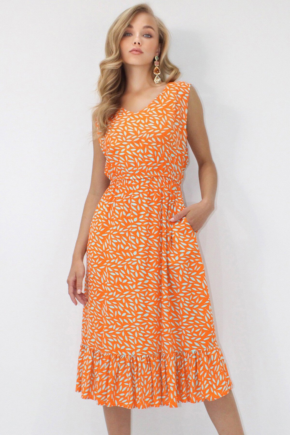 Turuncu Ön Arka V Yaka Desenli Eteği Volanlı Midi Boy Dokuma Viskon Elbise