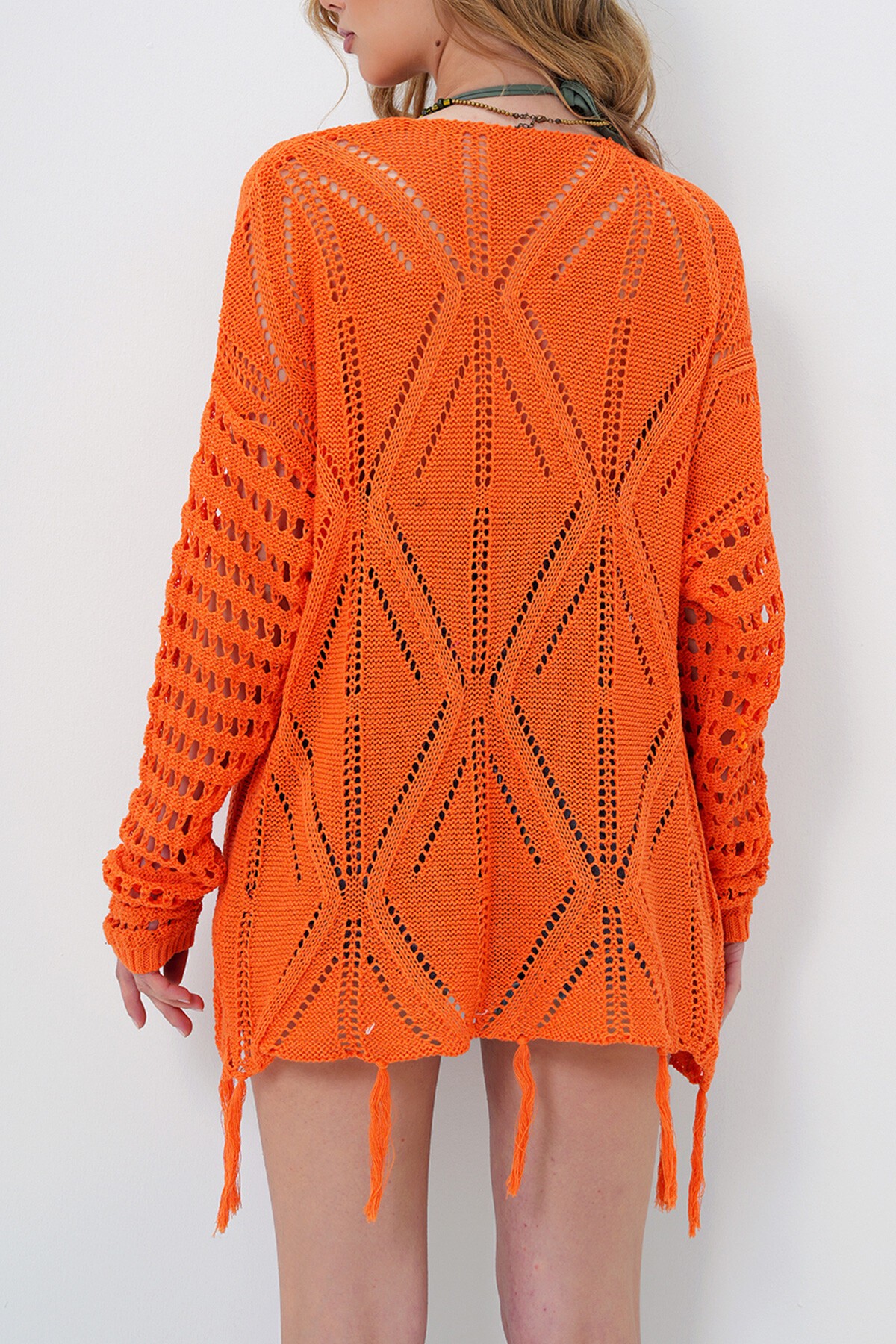 Turuncu Sırtı Kelebek Motifli Eteği Püsküllü Etnik Kroşe Hırka