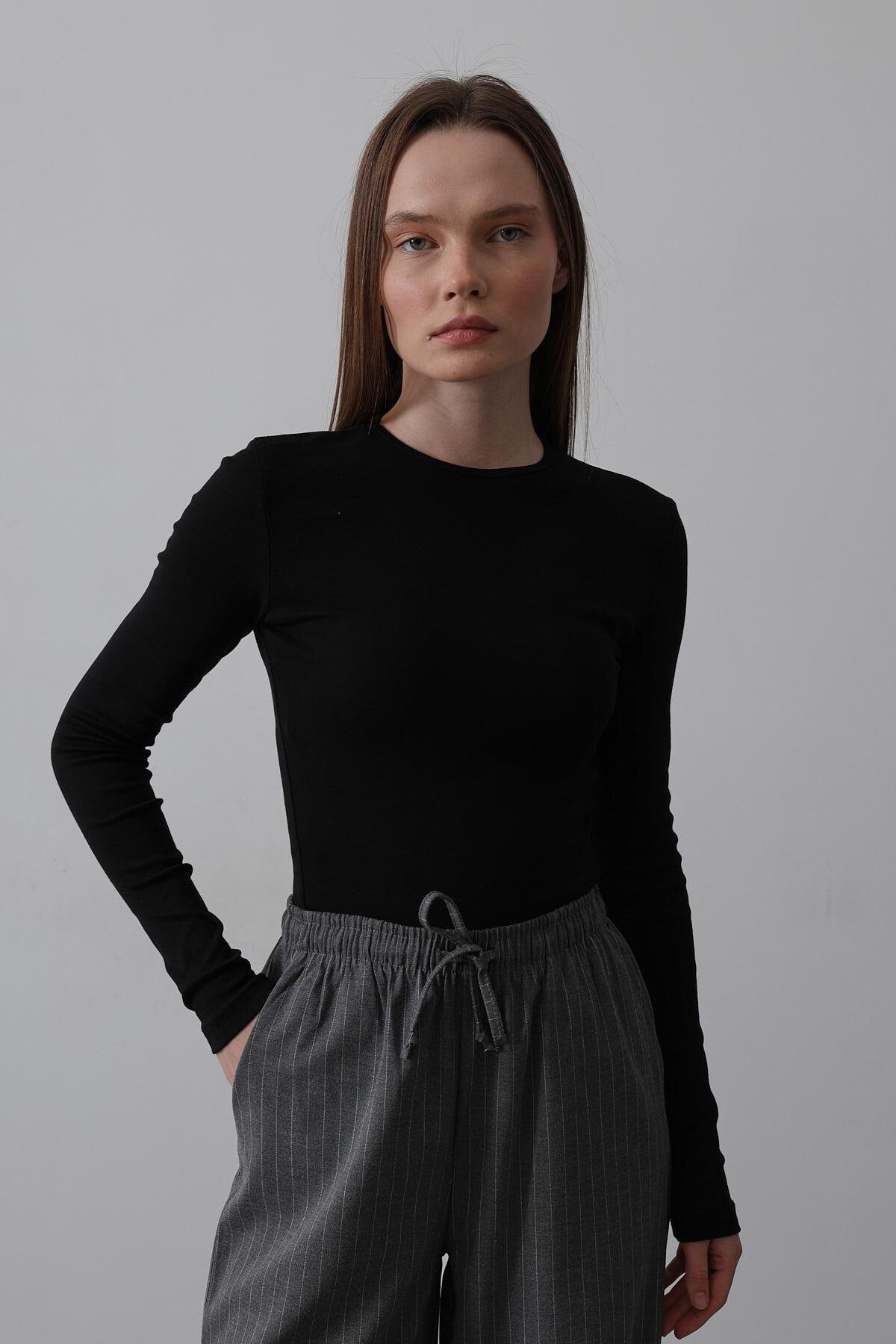 Siyah Bisiklet Yaka Basic Bluz