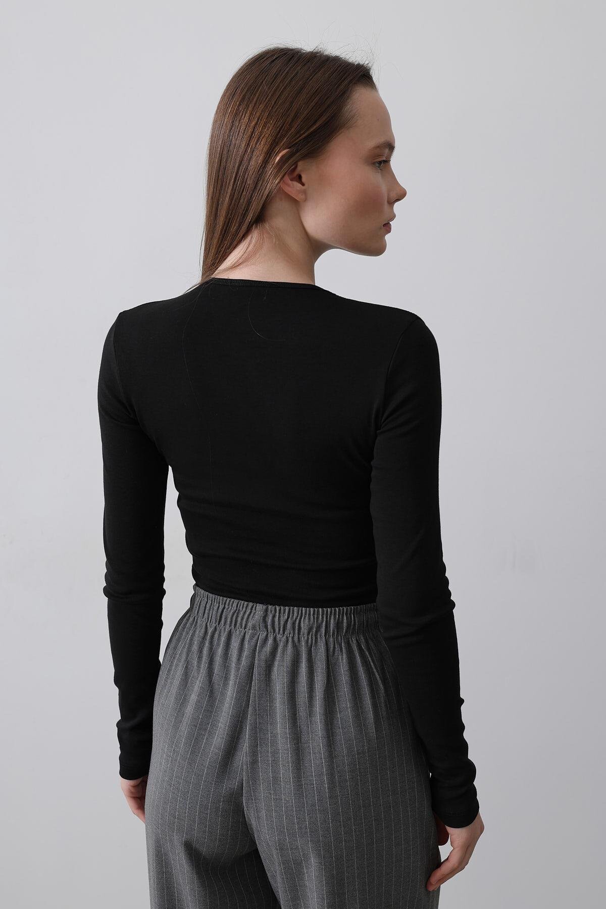 Siyah Bisiklet Yaka Basic Bluz