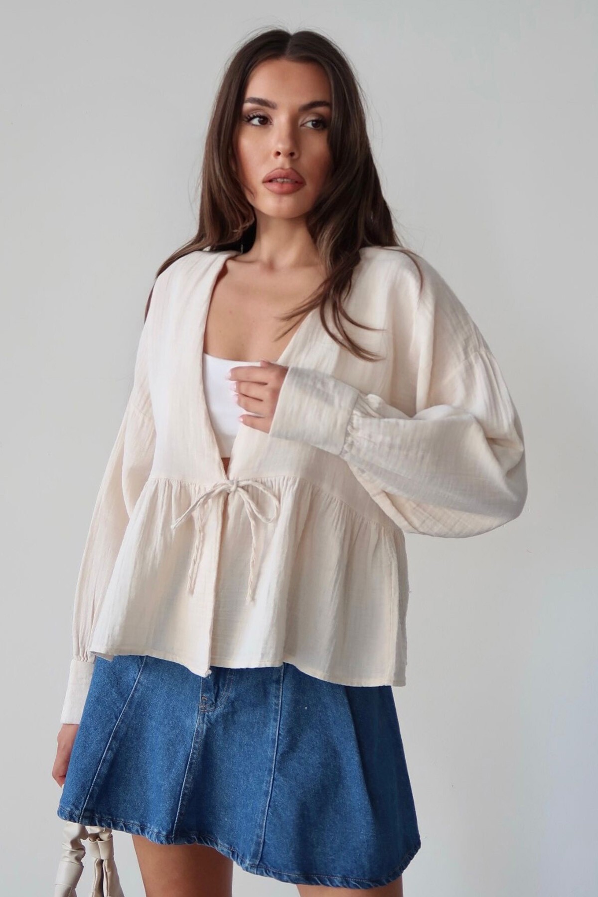 Bej V Yaka Bağcıklı Gömlek Bluz
