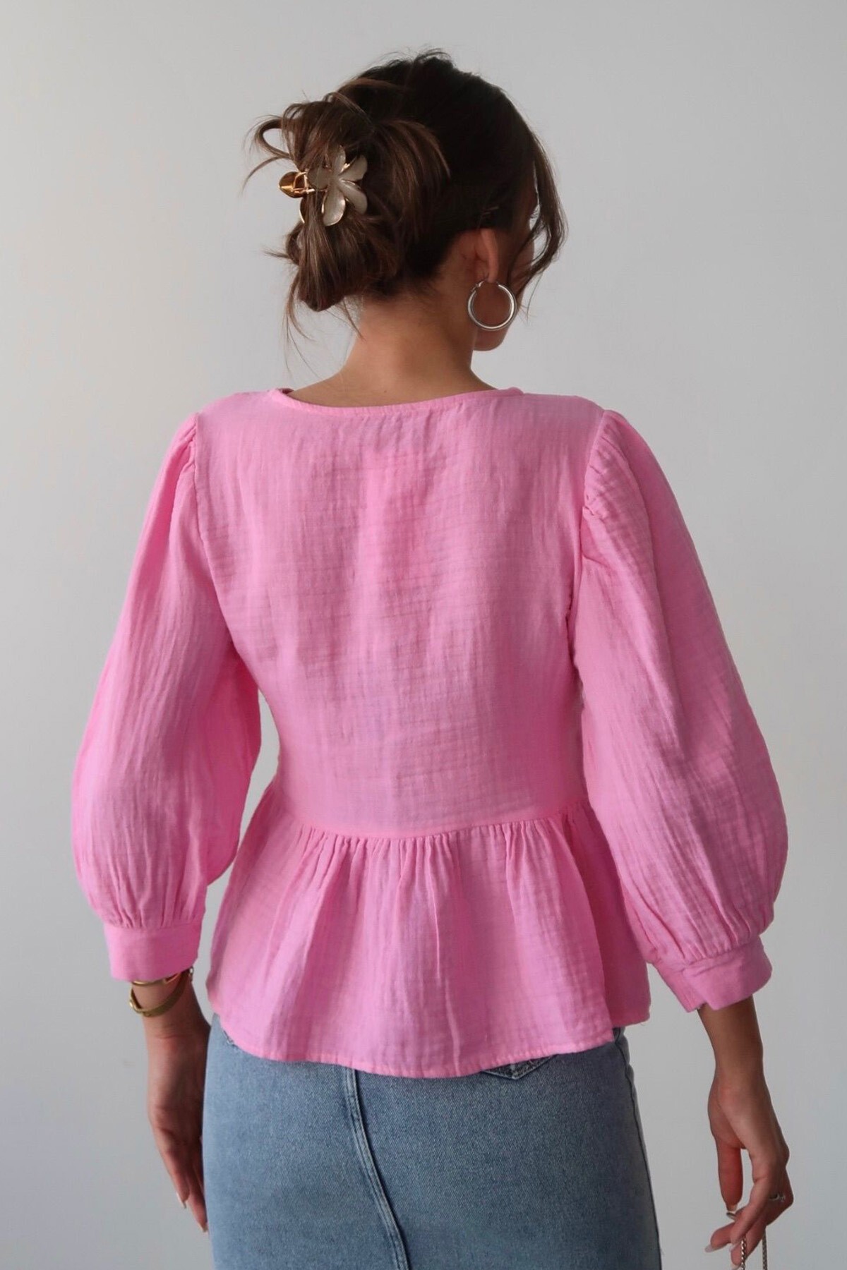 Pembe V Yaka Dantel Detaylı Keten Bluz